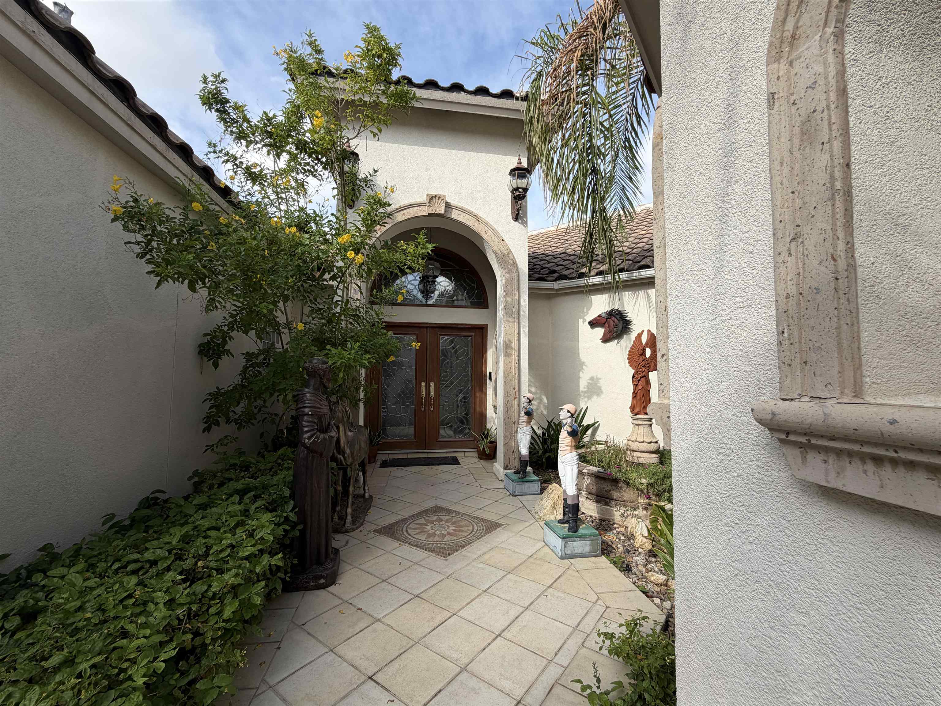 206 Chateau La Fitte Ct Property Photo 2