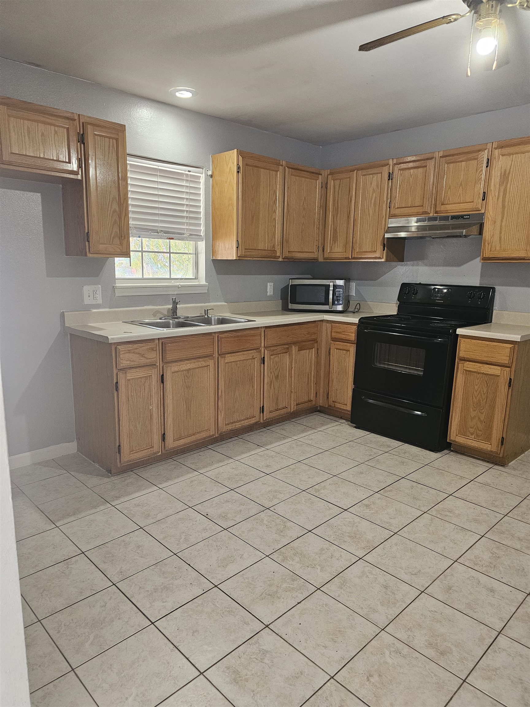 1222 Paseo De Danubio Property Photo 4