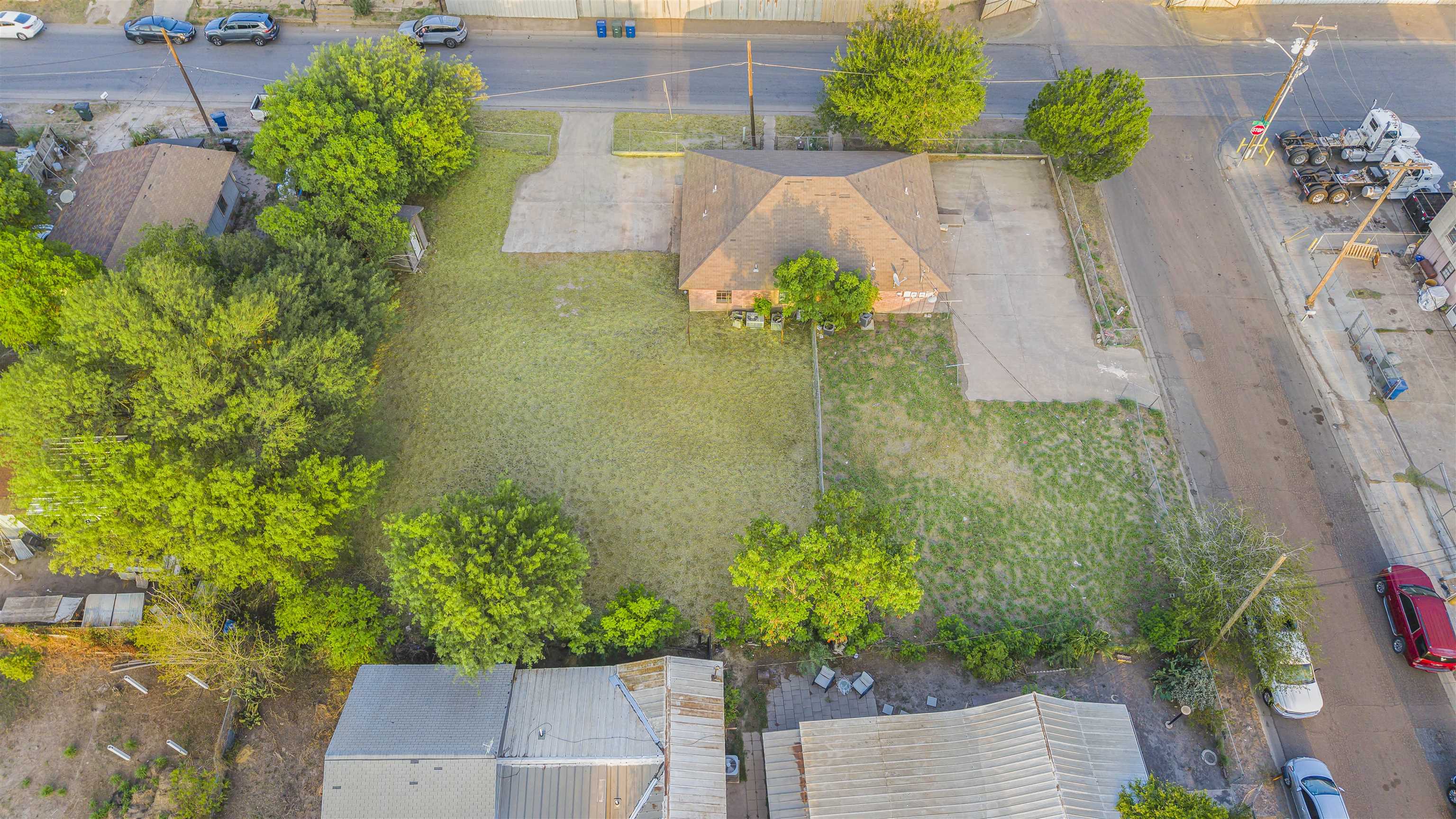 2314 Coke St Property Photo 3