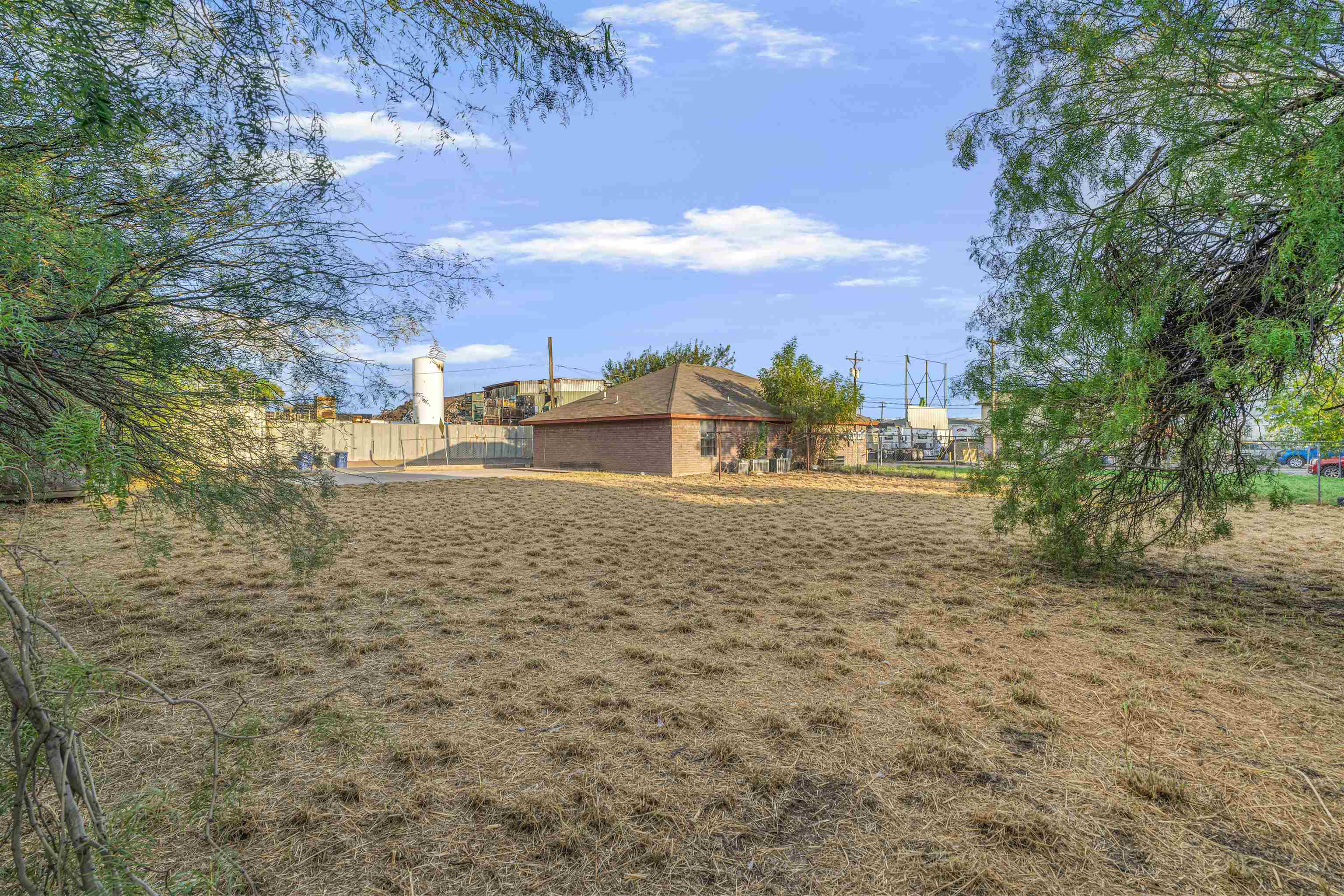 2314 Coke St Property Photo 4
