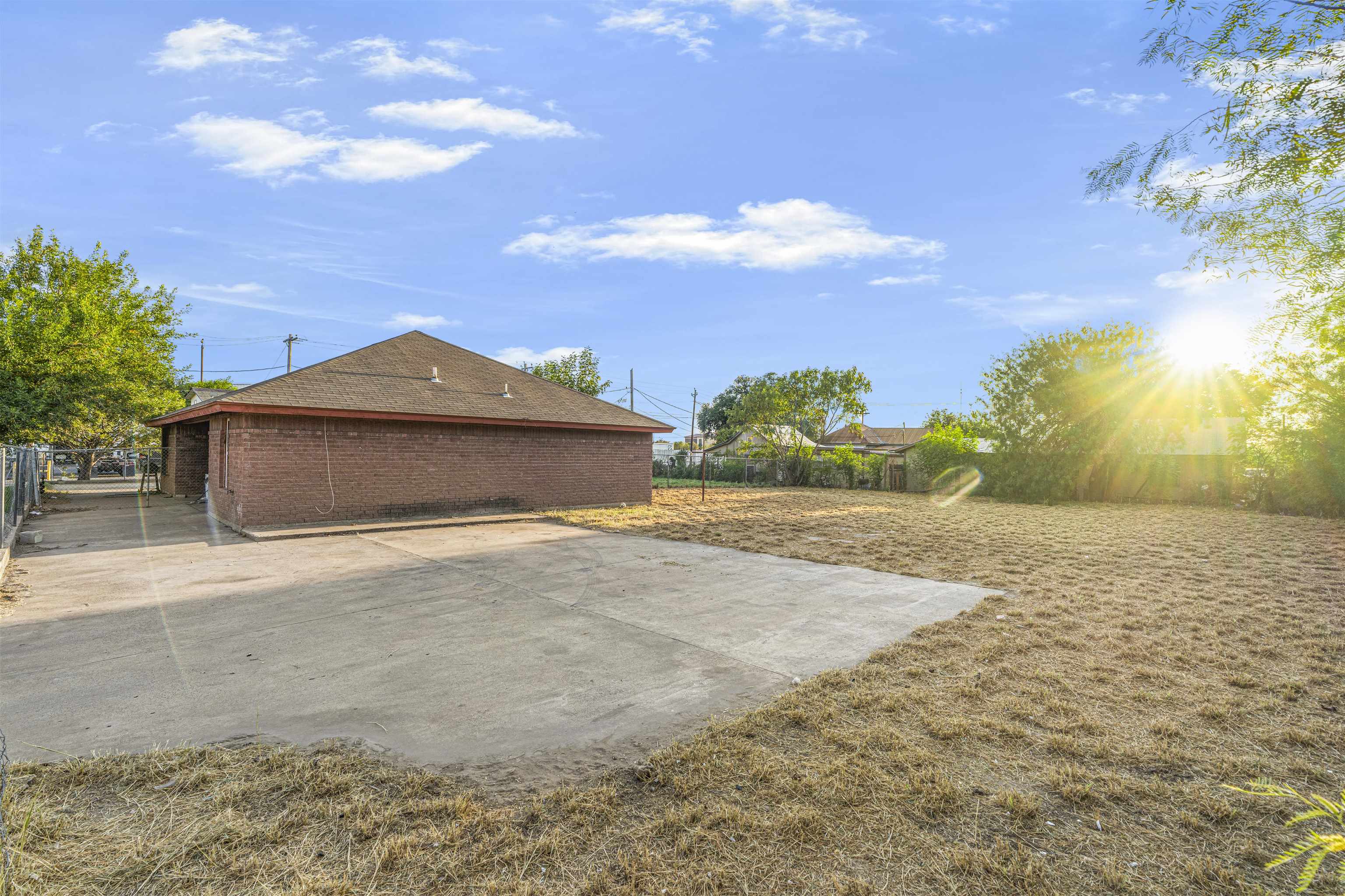 2314 Coke St Property Photo 5