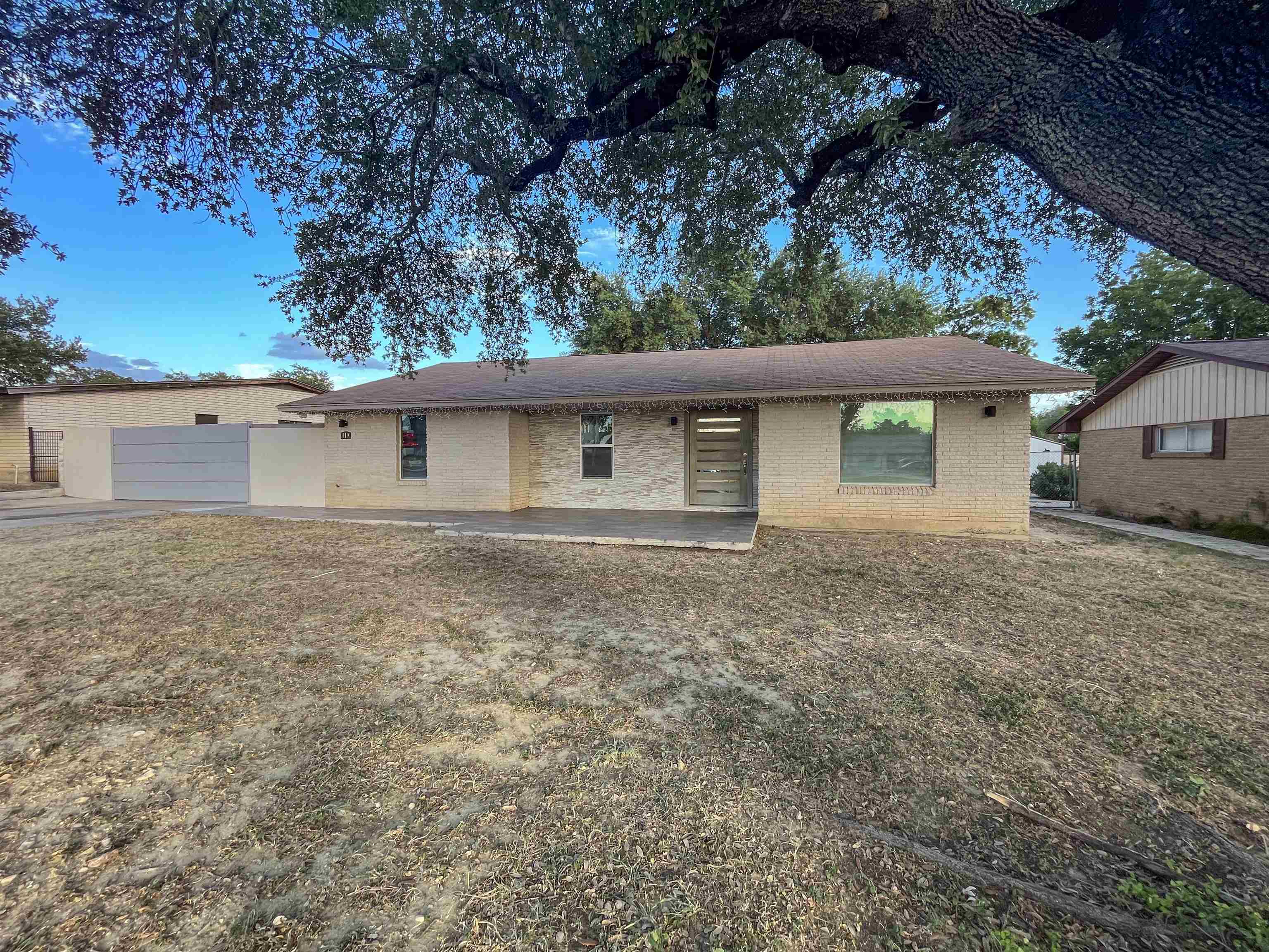 419 Del Mar Blvd Property Photo 2