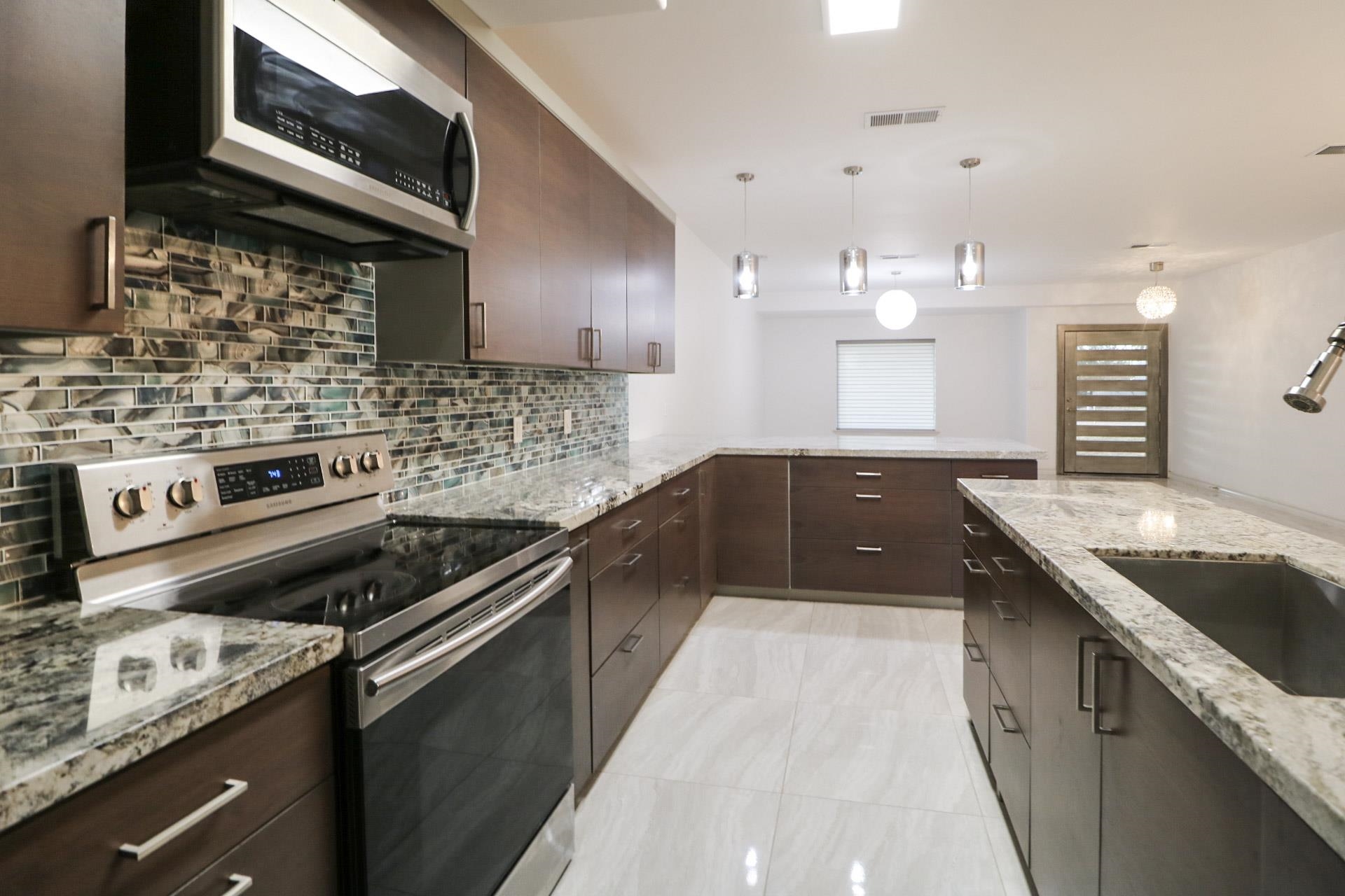 419 Del Mar Blvd Property Photo 3