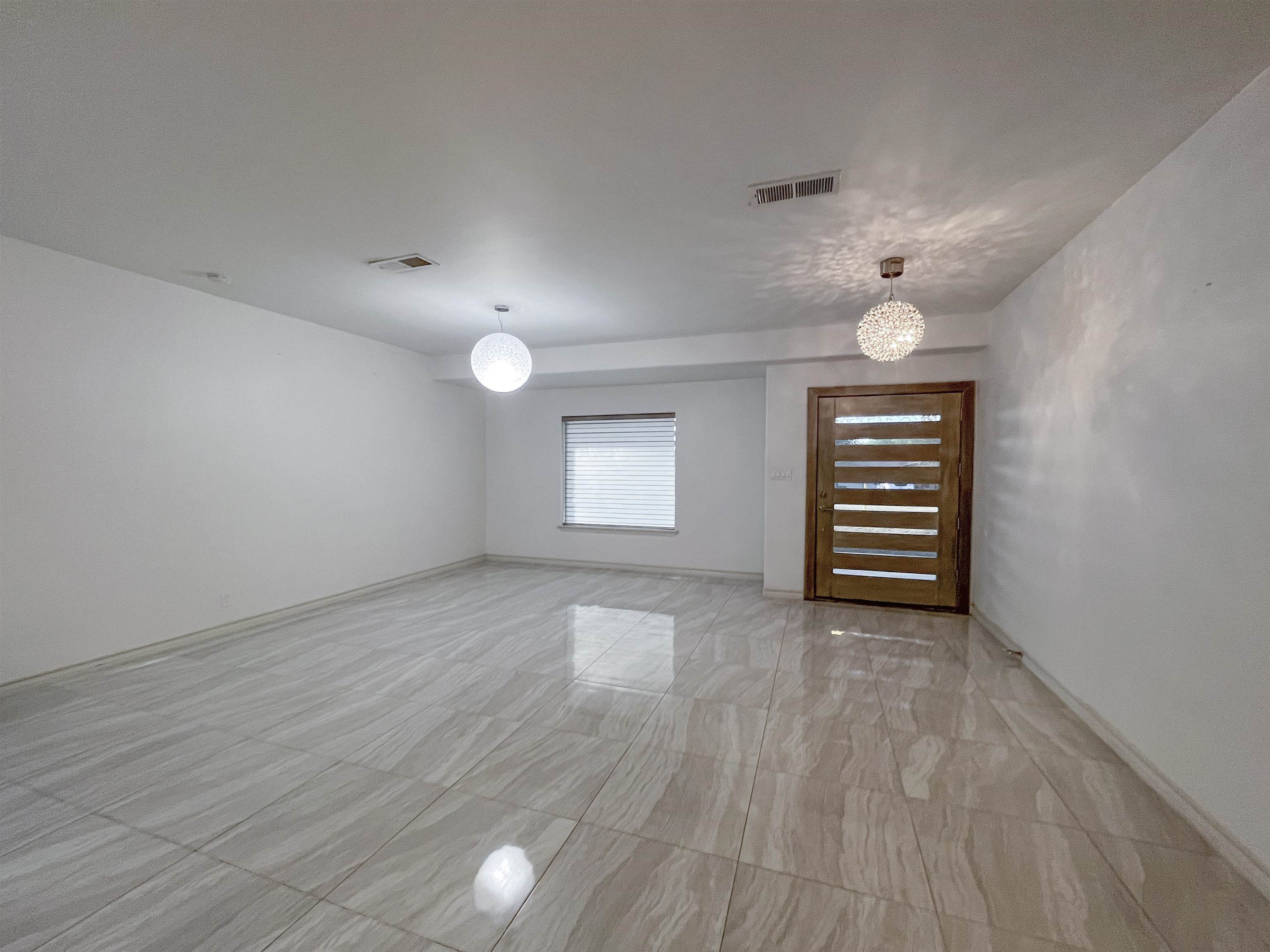 419 Del Mar Blvd Property Photo 8