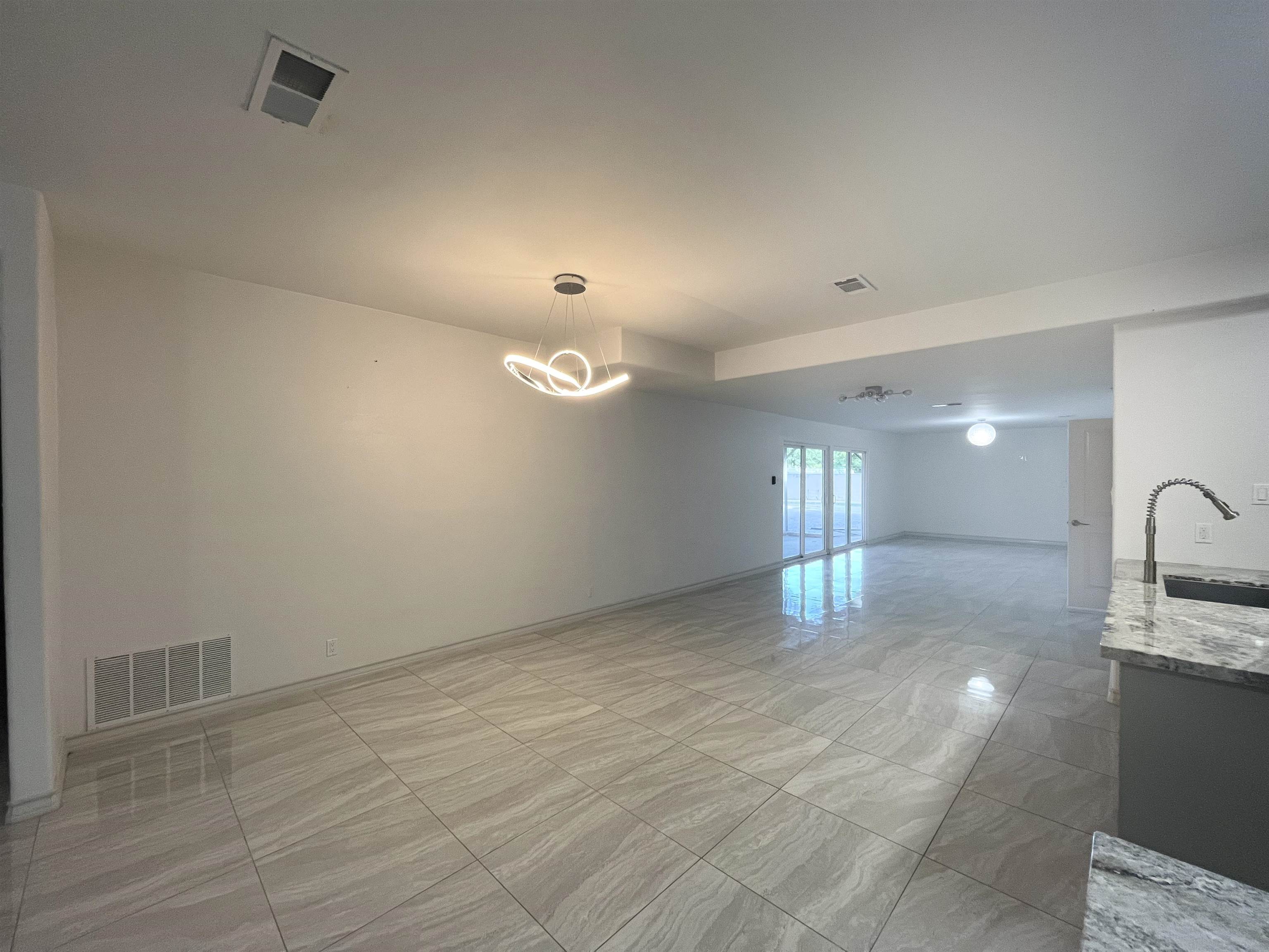 419 Del Mar Blvd Property Photo 12