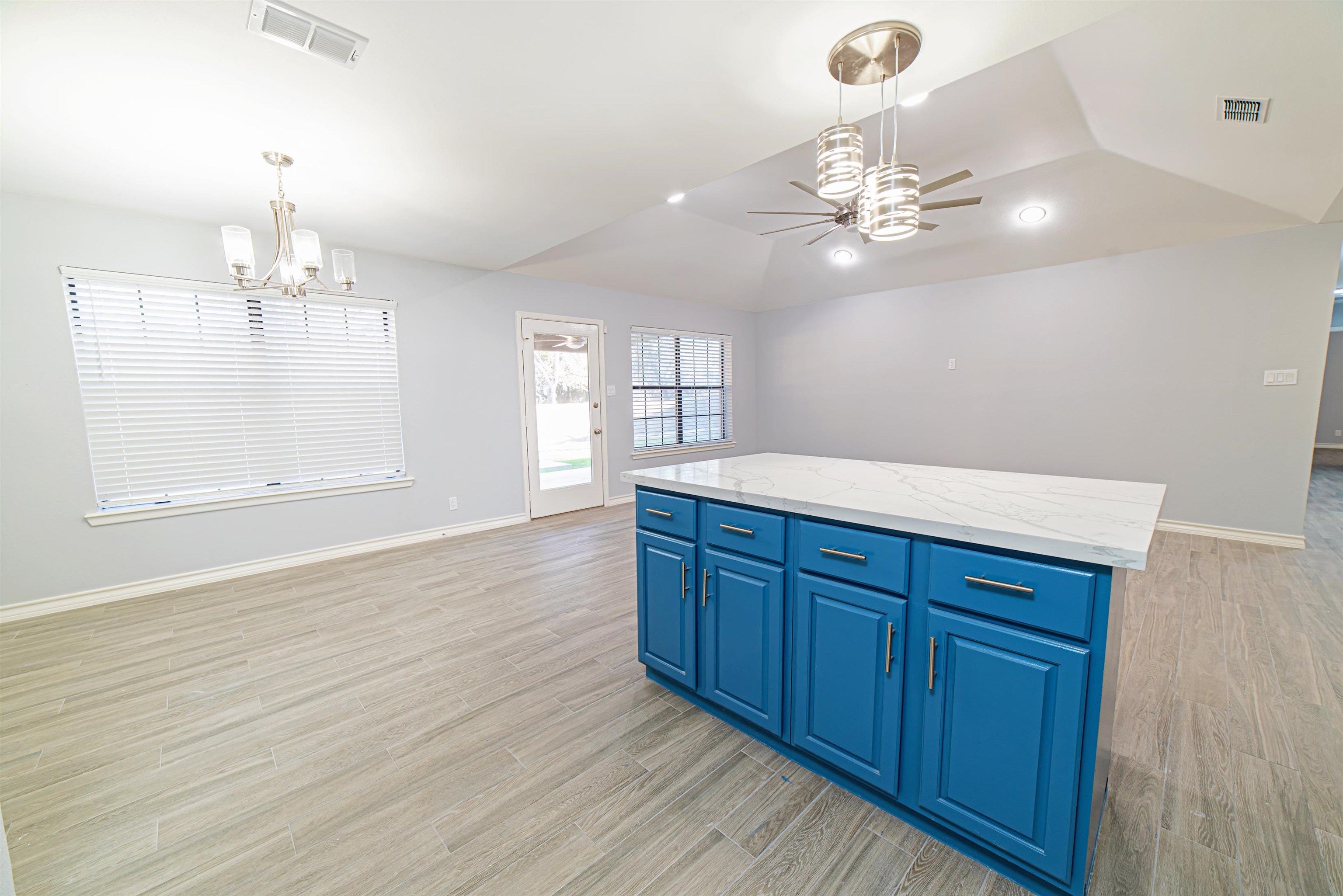 8655 Northridge Lp Property Photo 10