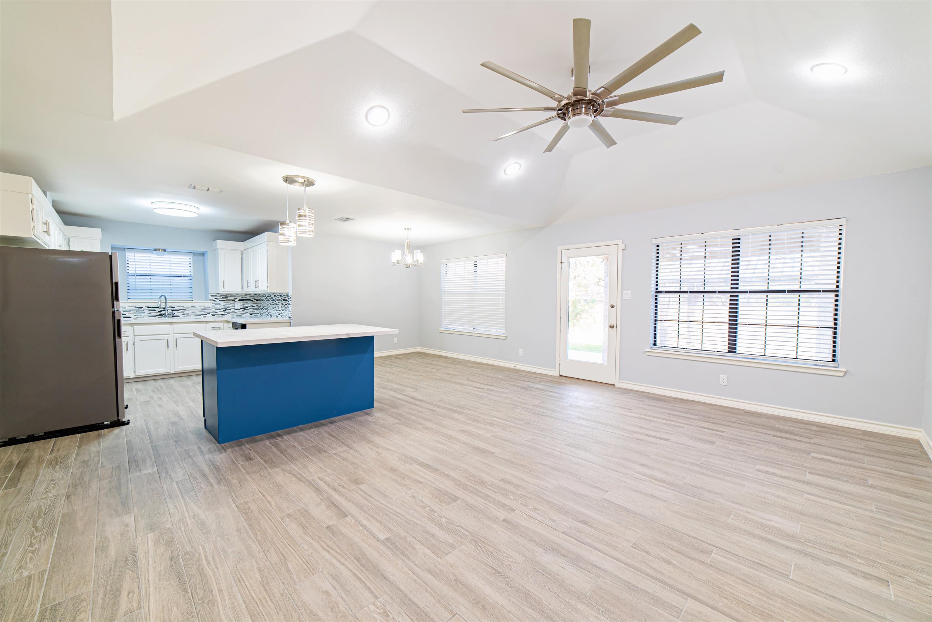 8655 Northridge Lp Property Photo 12