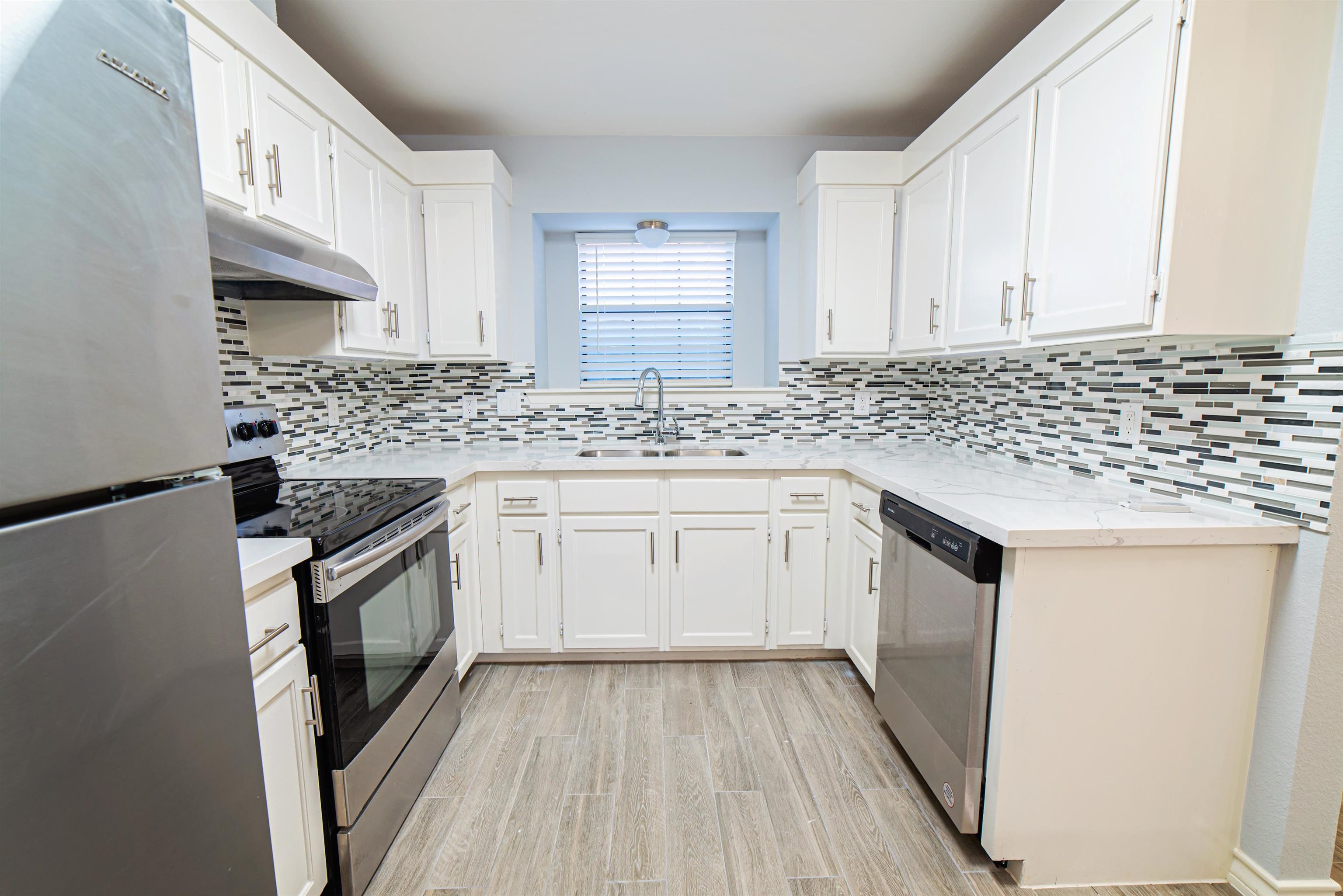 8655 Northridge Lp Property Photo 14