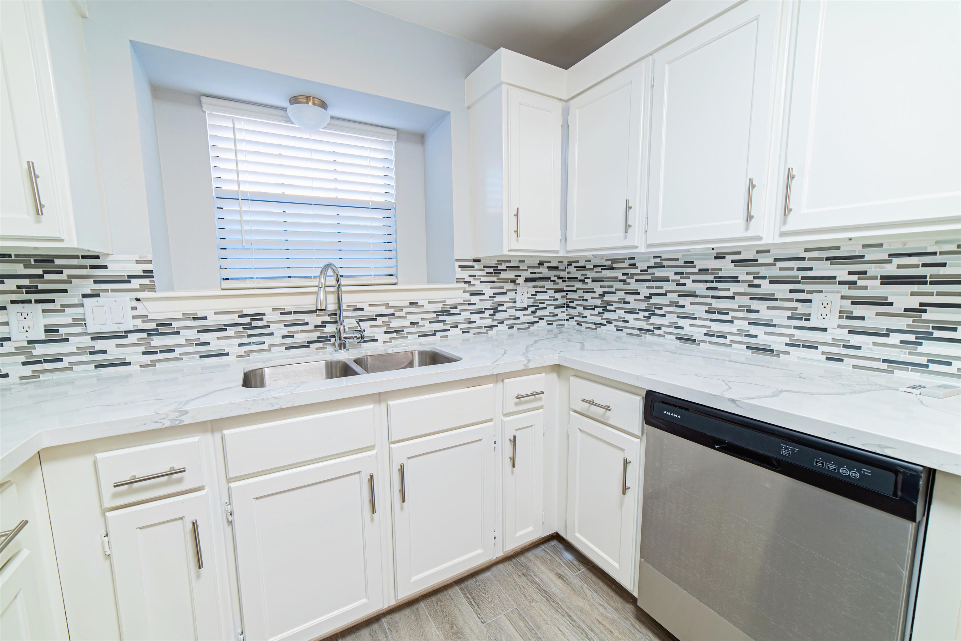 8655 Northridge Lp Property Photo 15