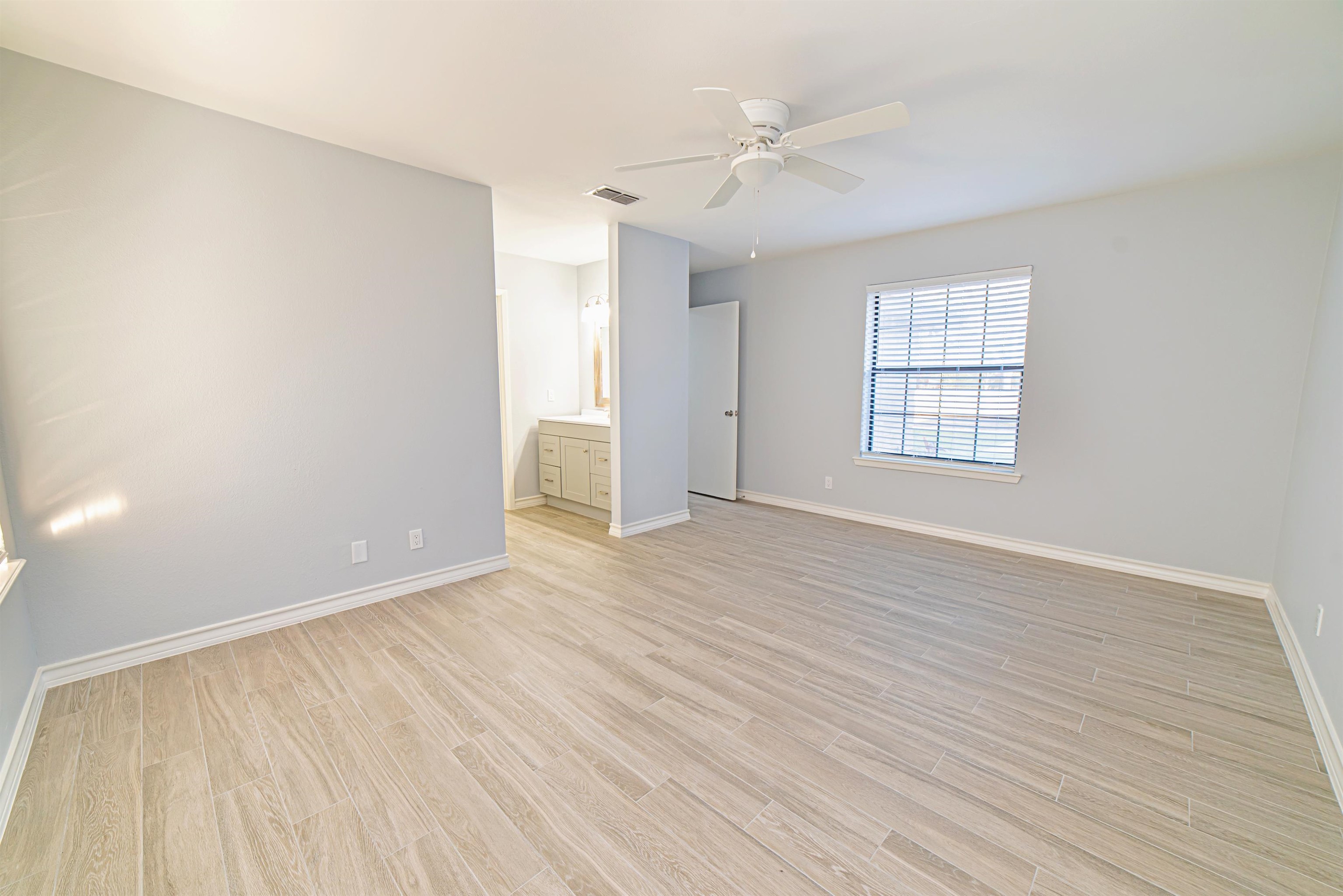 8655 Northridge Lp Property Photo 23