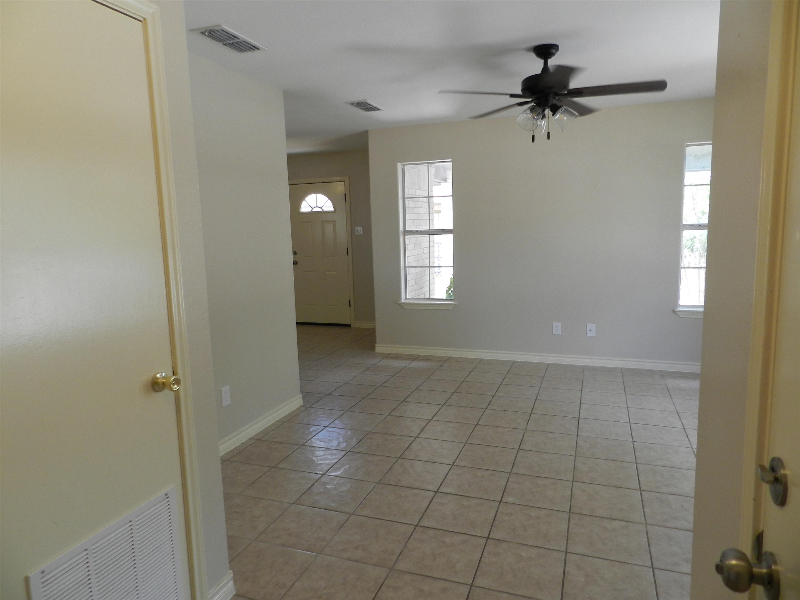 305 Segovia Dr Property Photo 3
