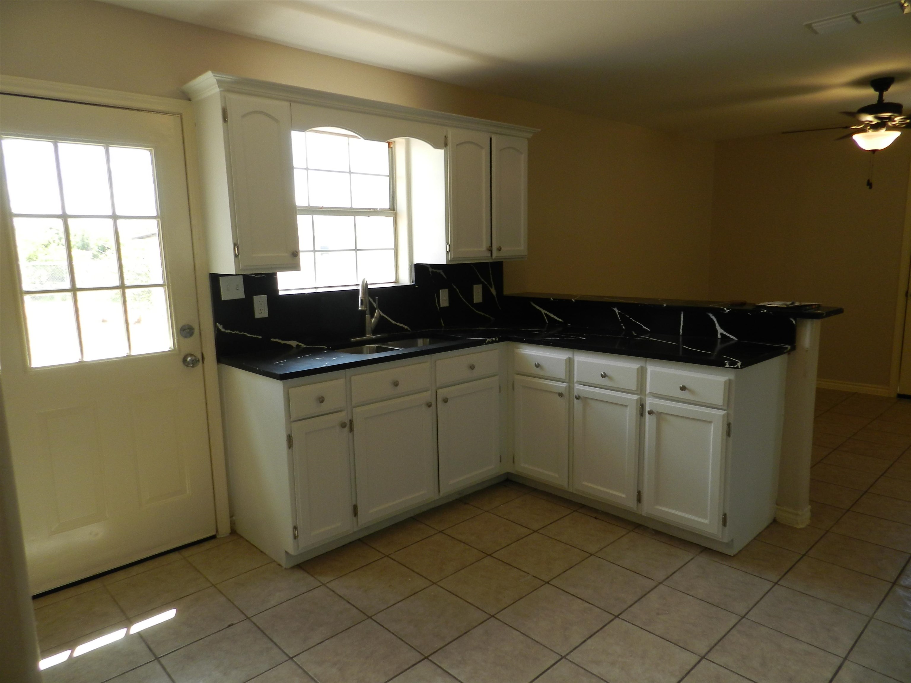 305 Segovia Dr Property Photo 6
