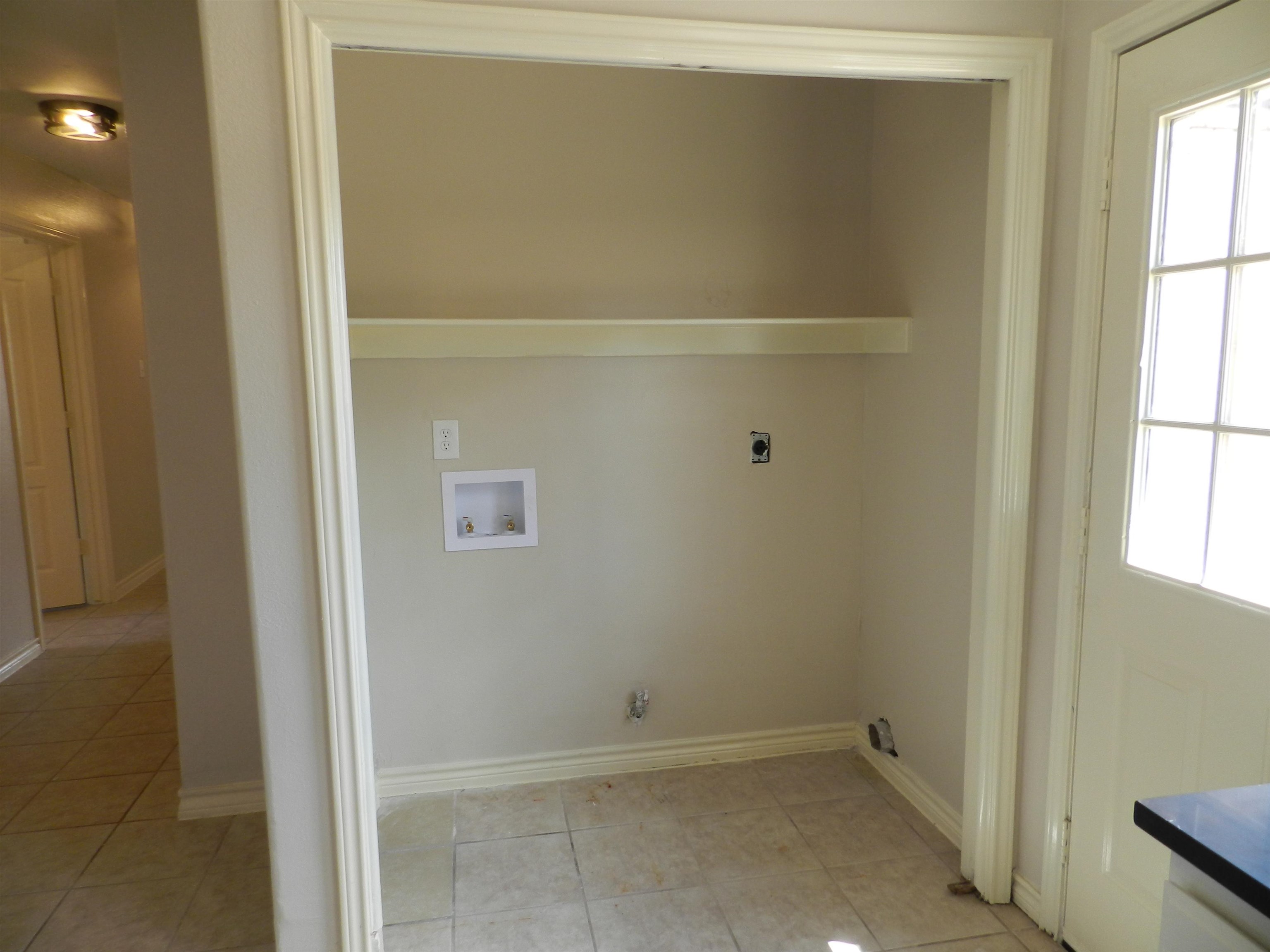 305 Segovia Dr Property Photo 8