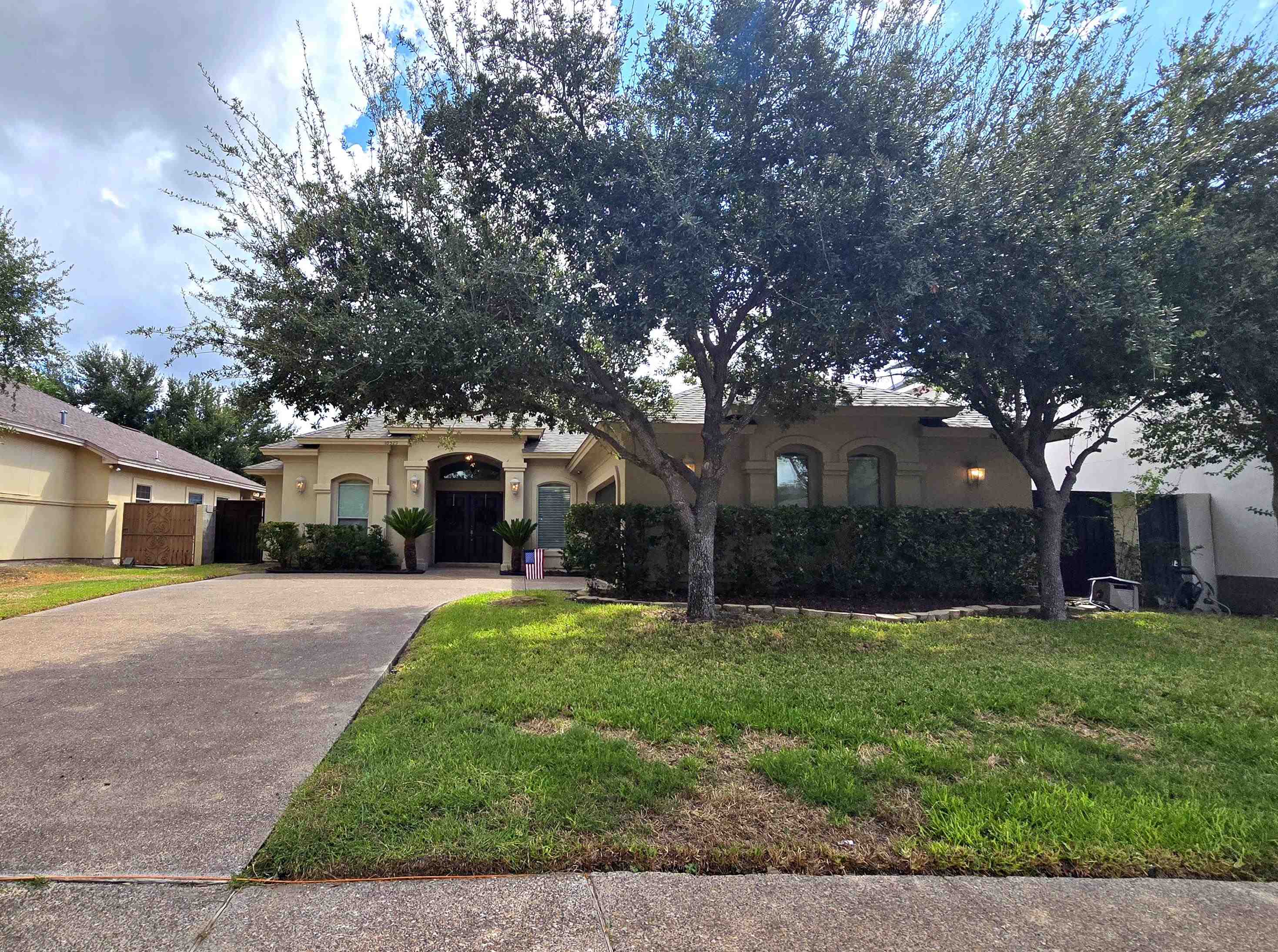 10529 Winrock Dr Property Photo 1
