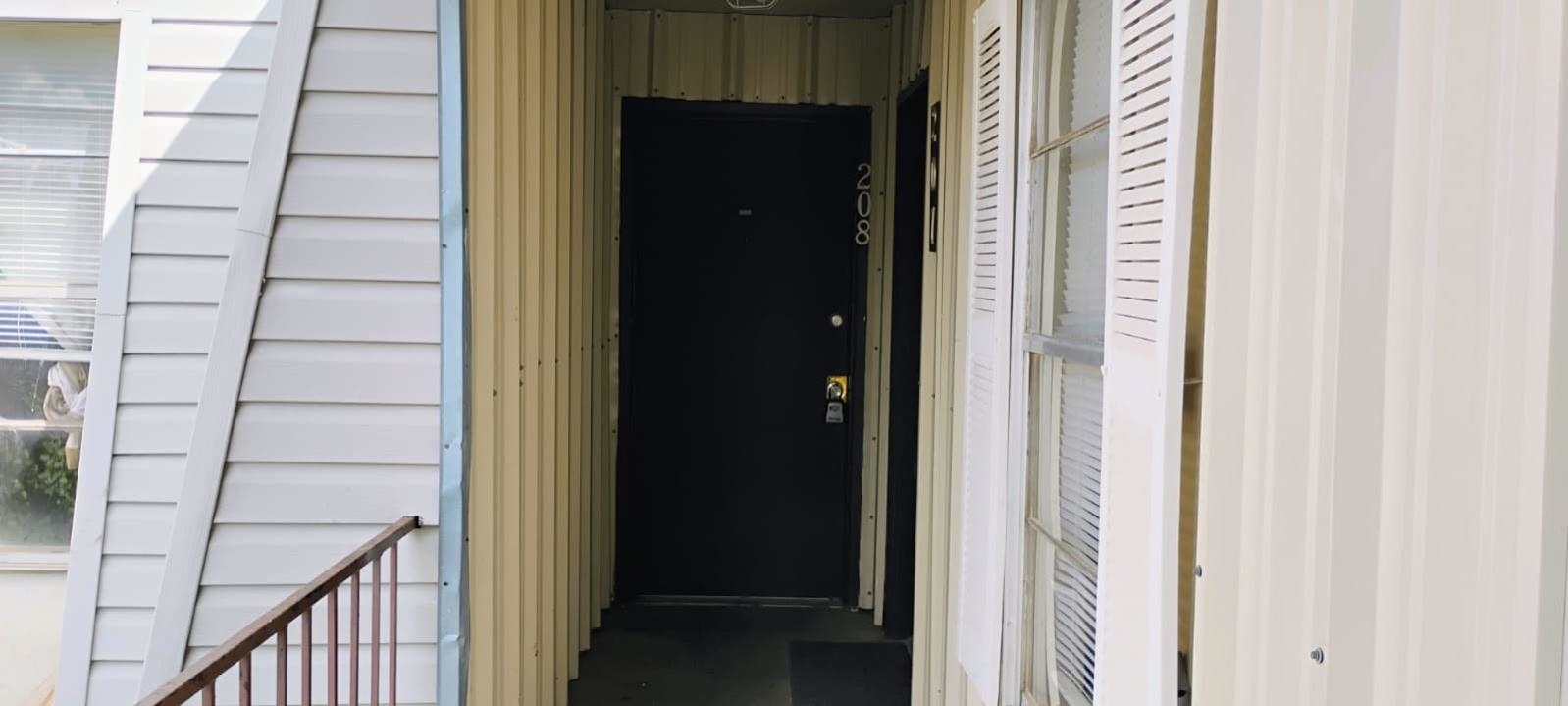 2219 E Travis St Property Photo 1