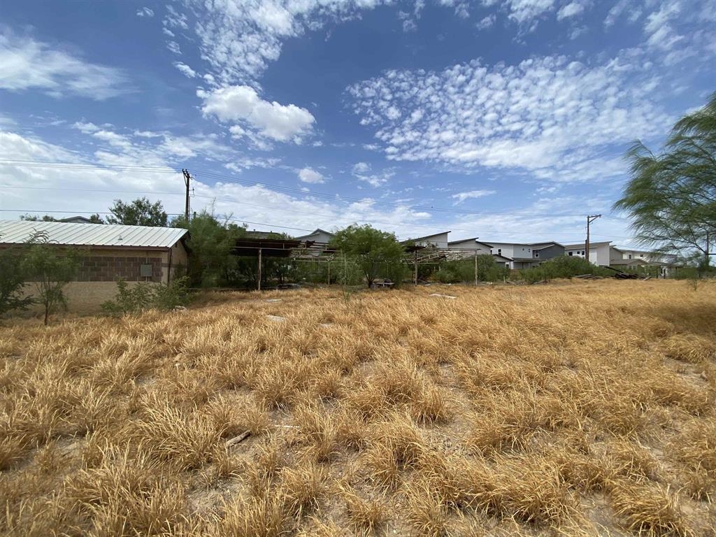 0 Ih-35 Property Photo 5