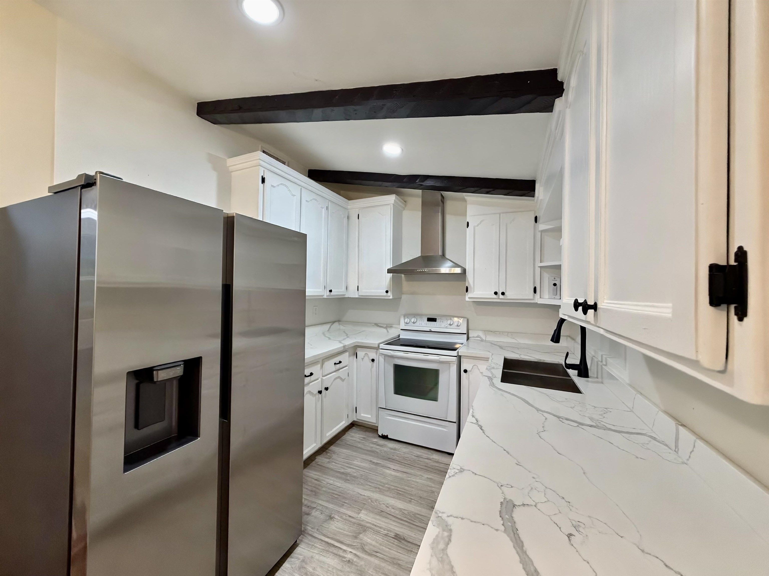 1907 Plum St Property Photo 6