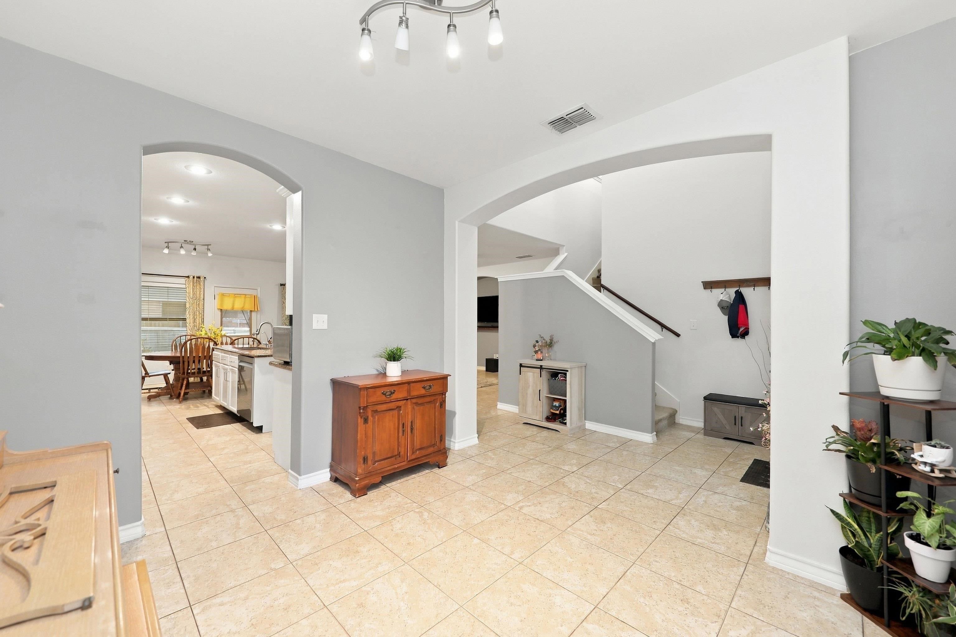 504 Silver Palm Dr Property Photo 7