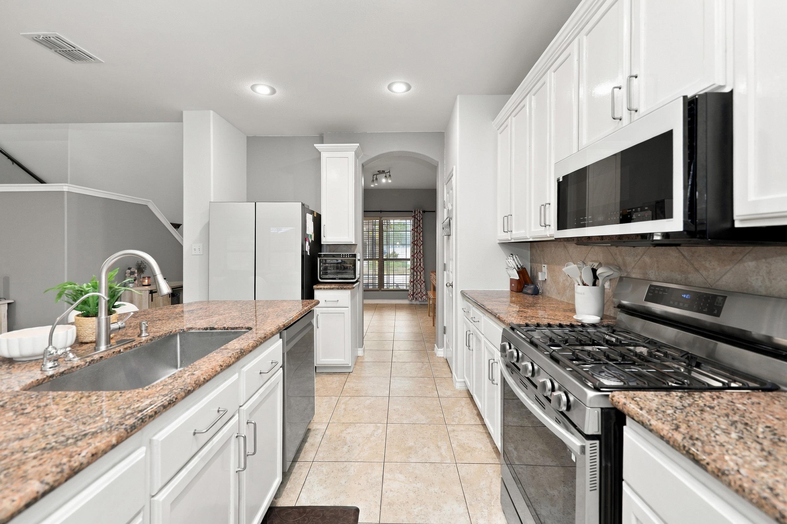 504 Silver Palm Dr Property Photo 12