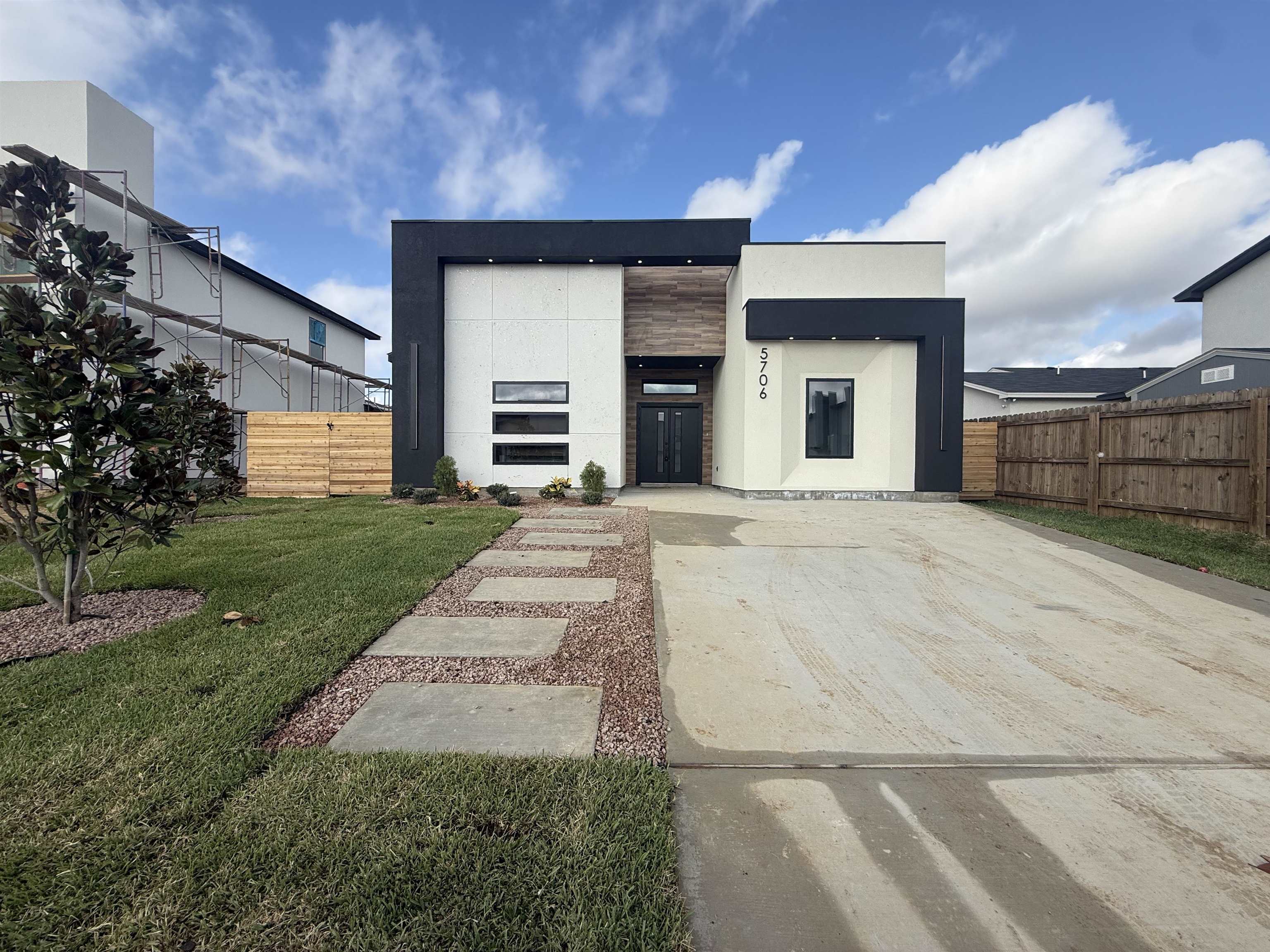 5706 Lone Star Loop Property Photo 1