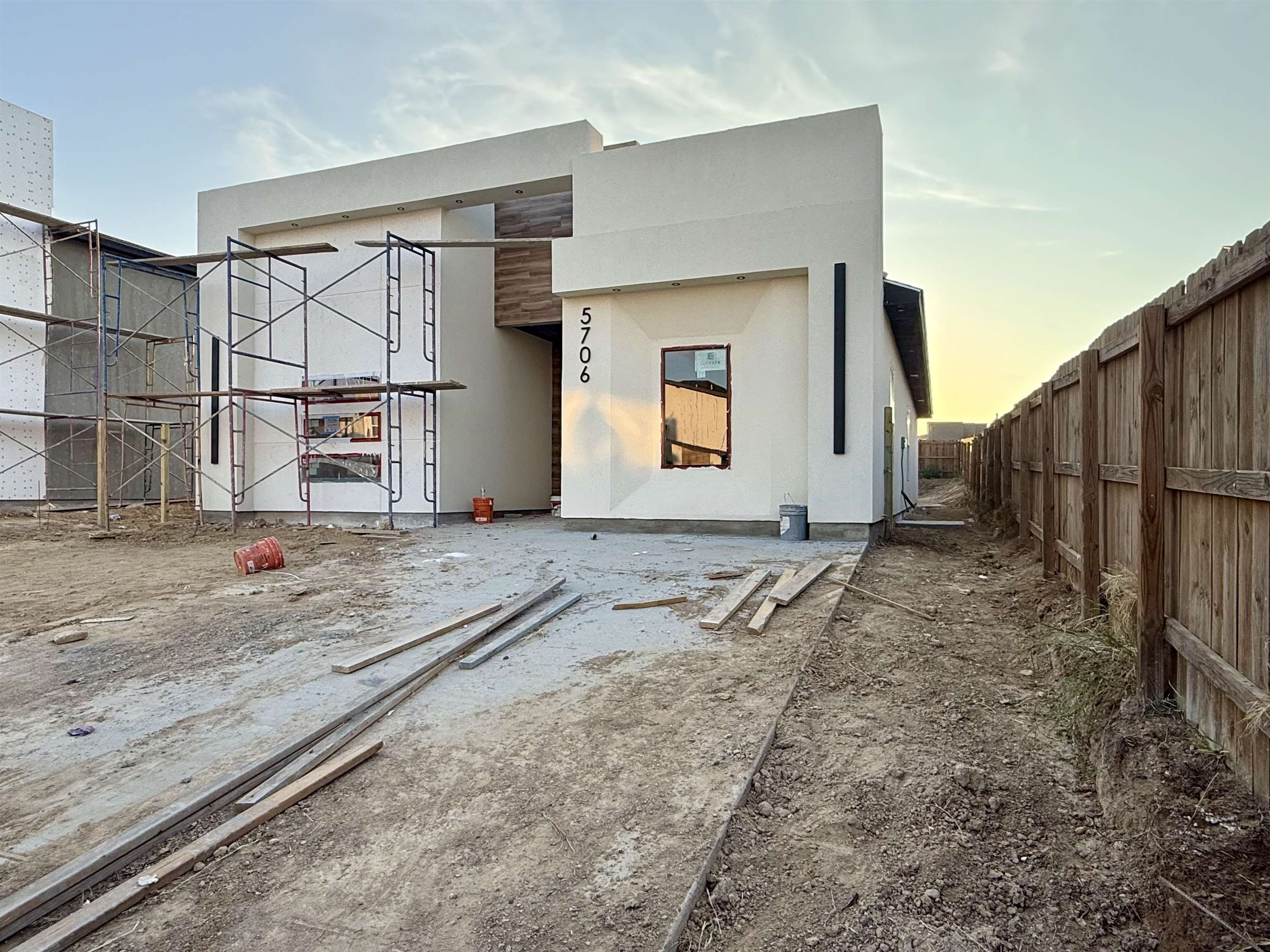 5706 Lone Star Loop Property Photo 3