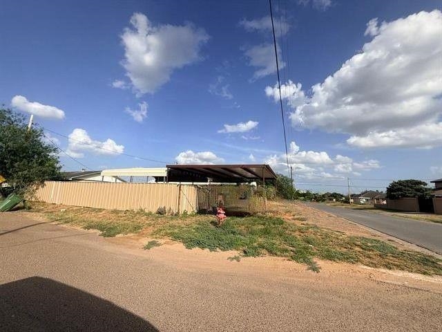 1302 Laredo Ave Property Photo 3