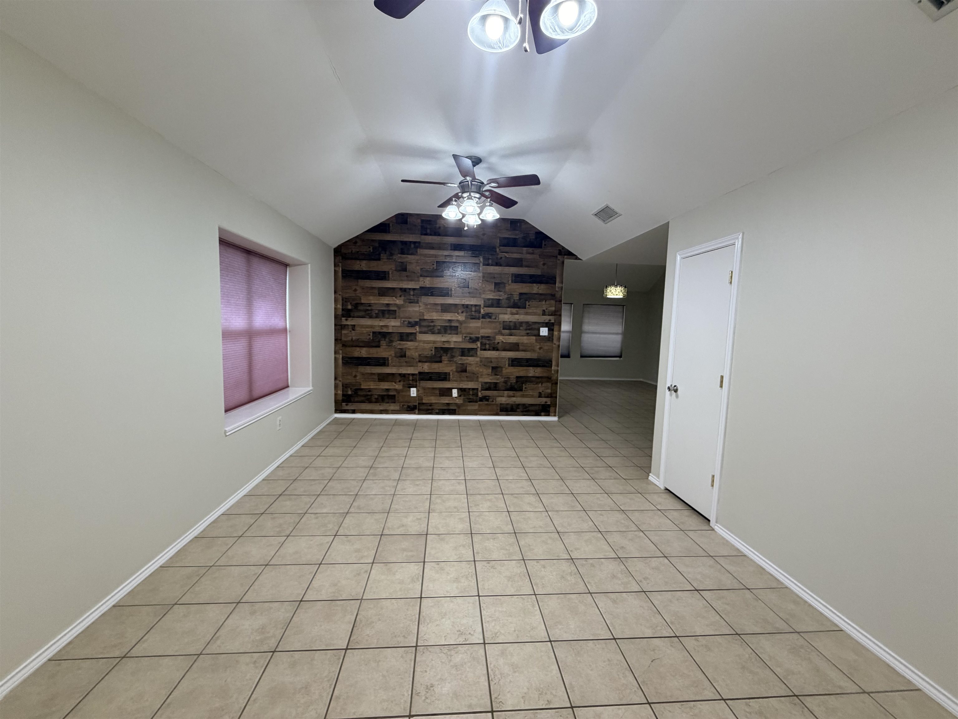 1625 Denmark Ln Property Photo 2
