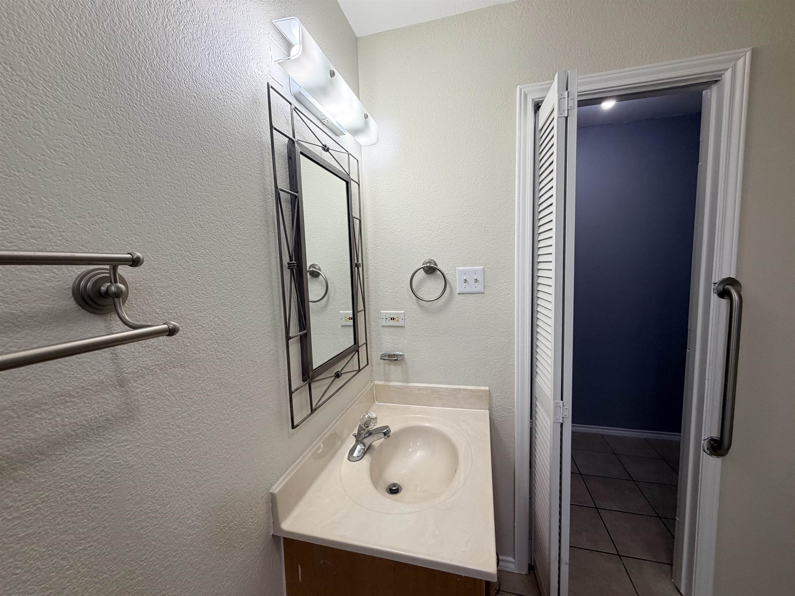 1625 Denmark Ln Property Photo 9