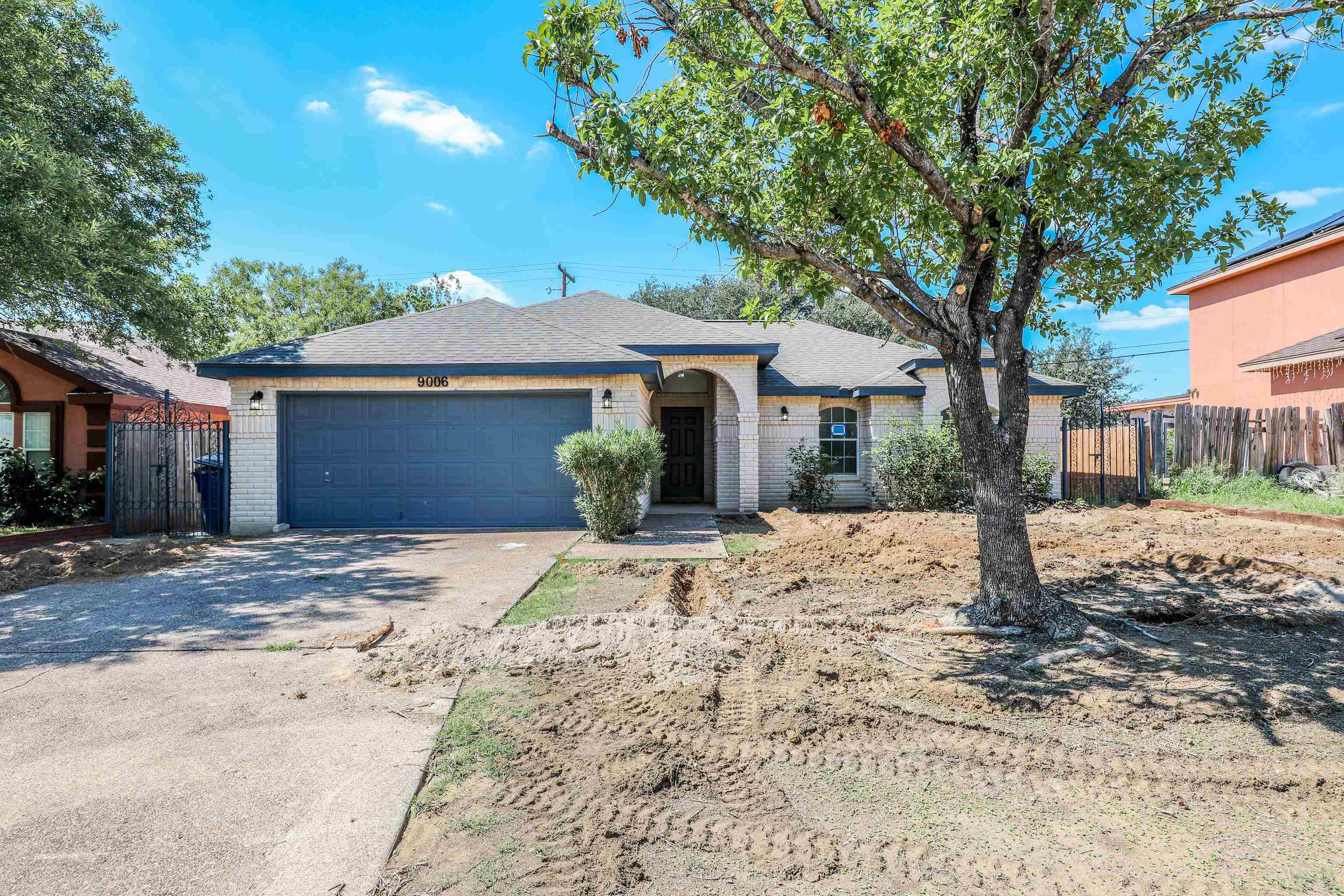 9006 Orange Blossom Lp Property Photo 1
