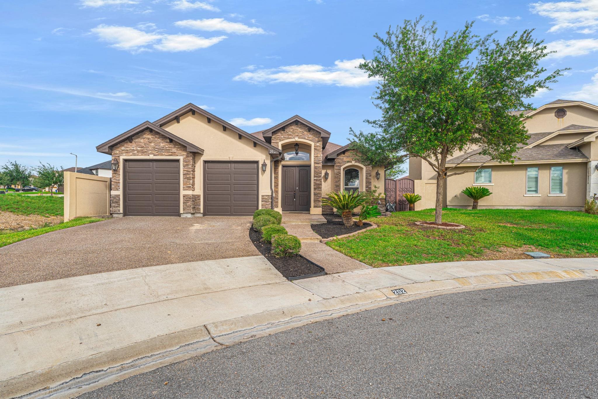 202 Butia Dr Property Photo 1
