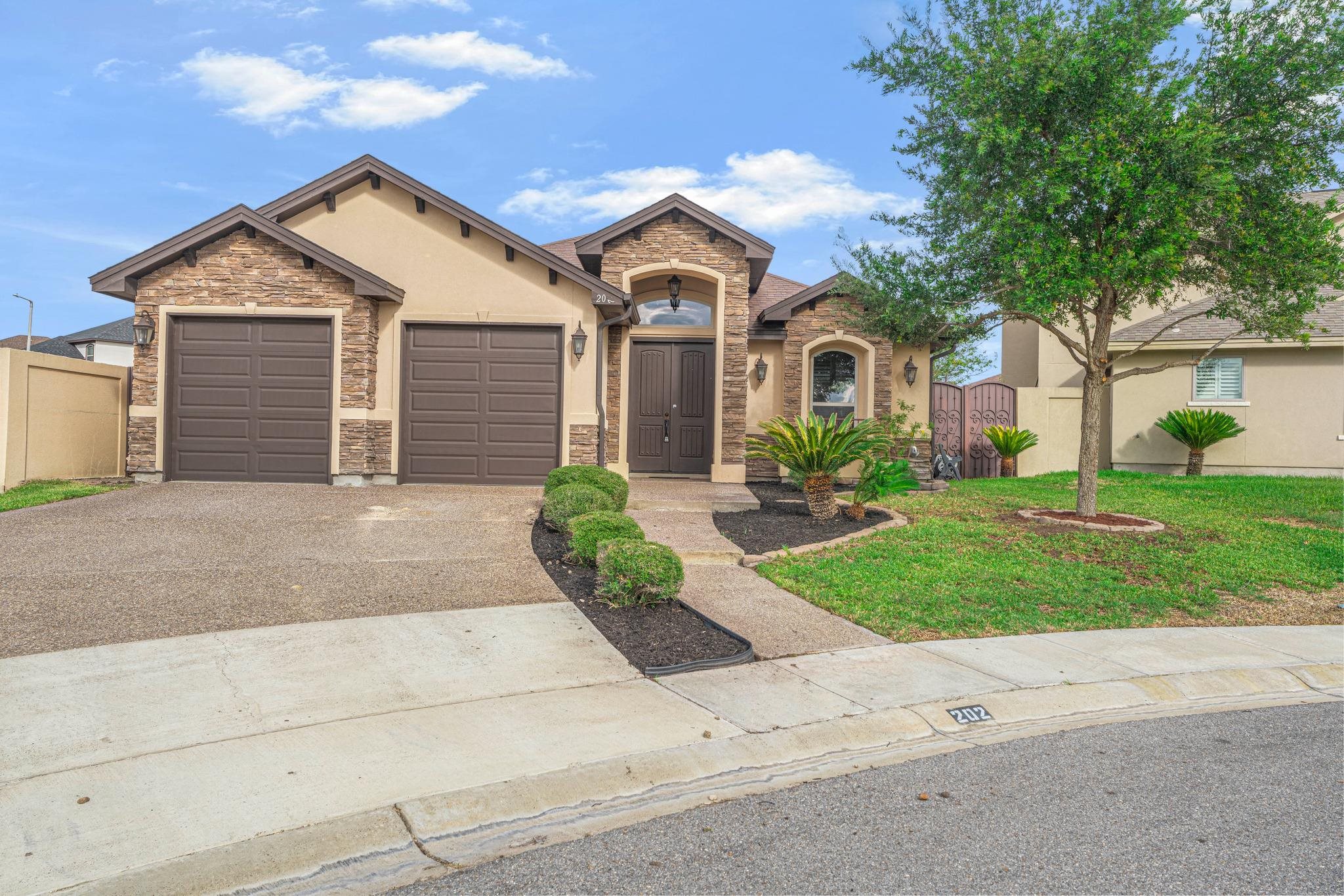 202 Butia Dr Property Photo 2