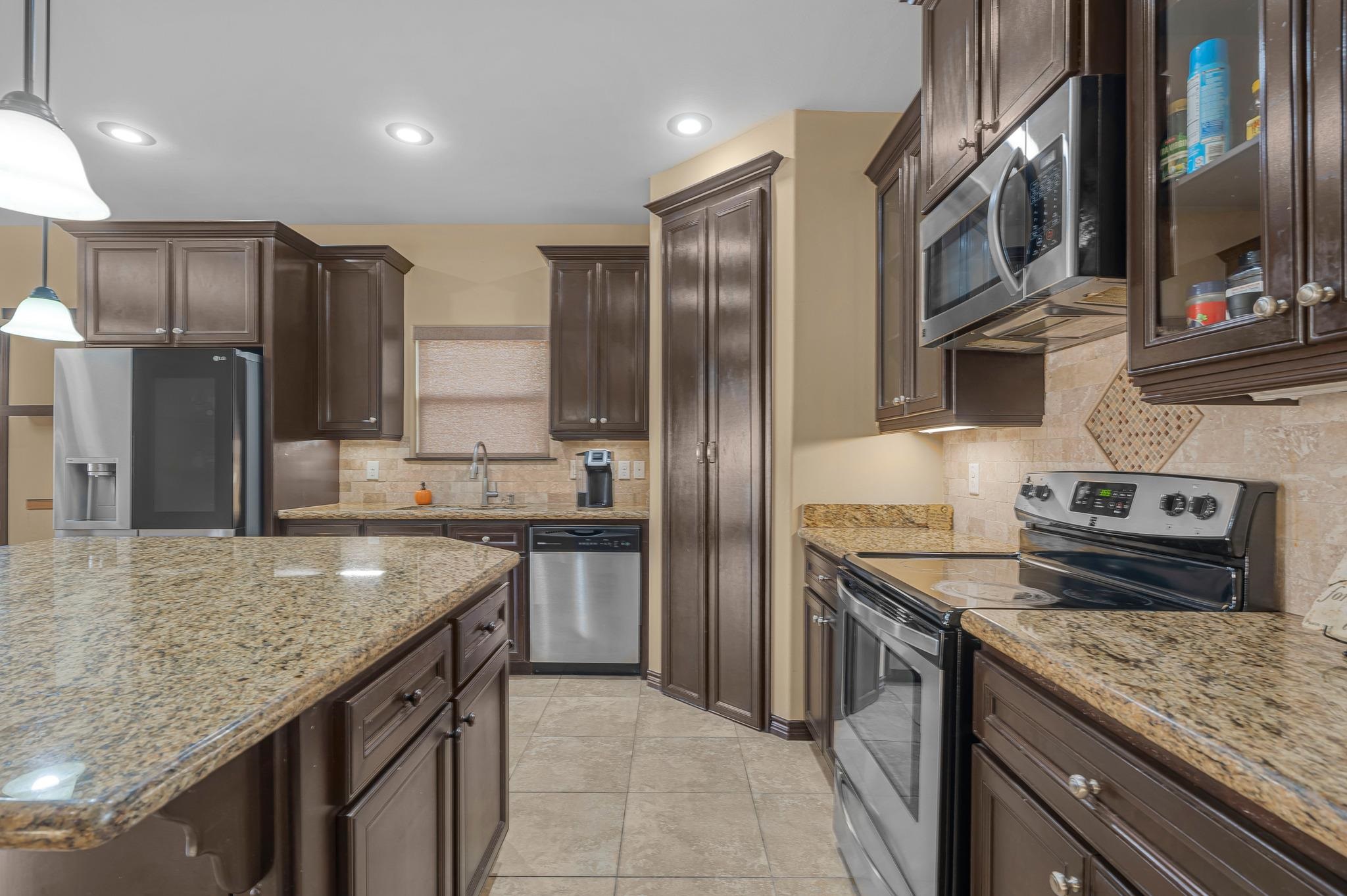 202 Butia Dr Property Photo 8