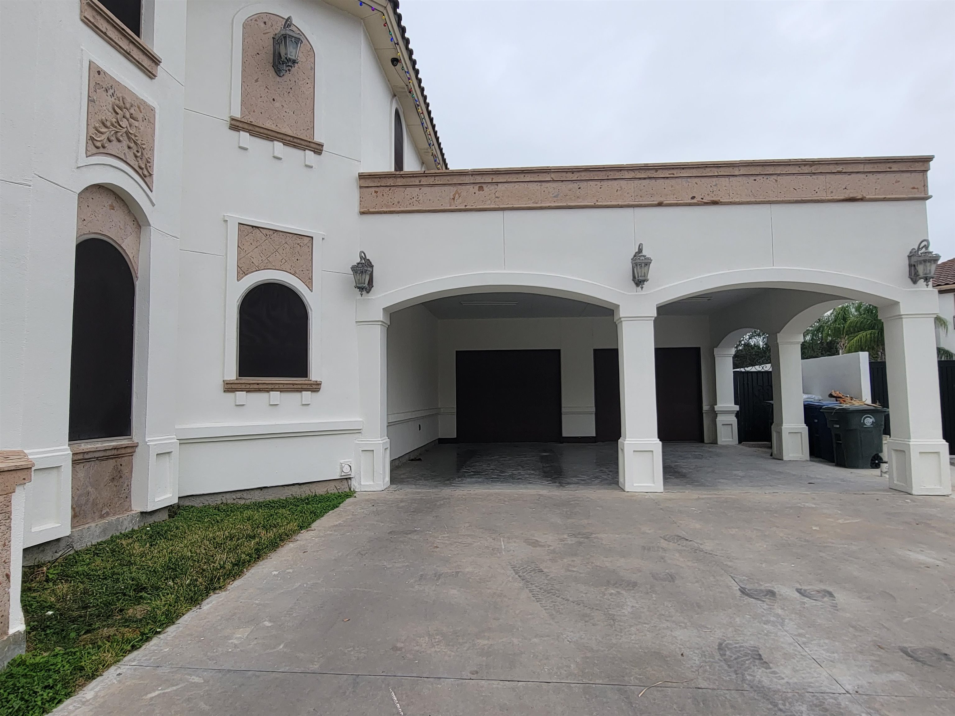 3301 Delfina Dr Property Photo 2
