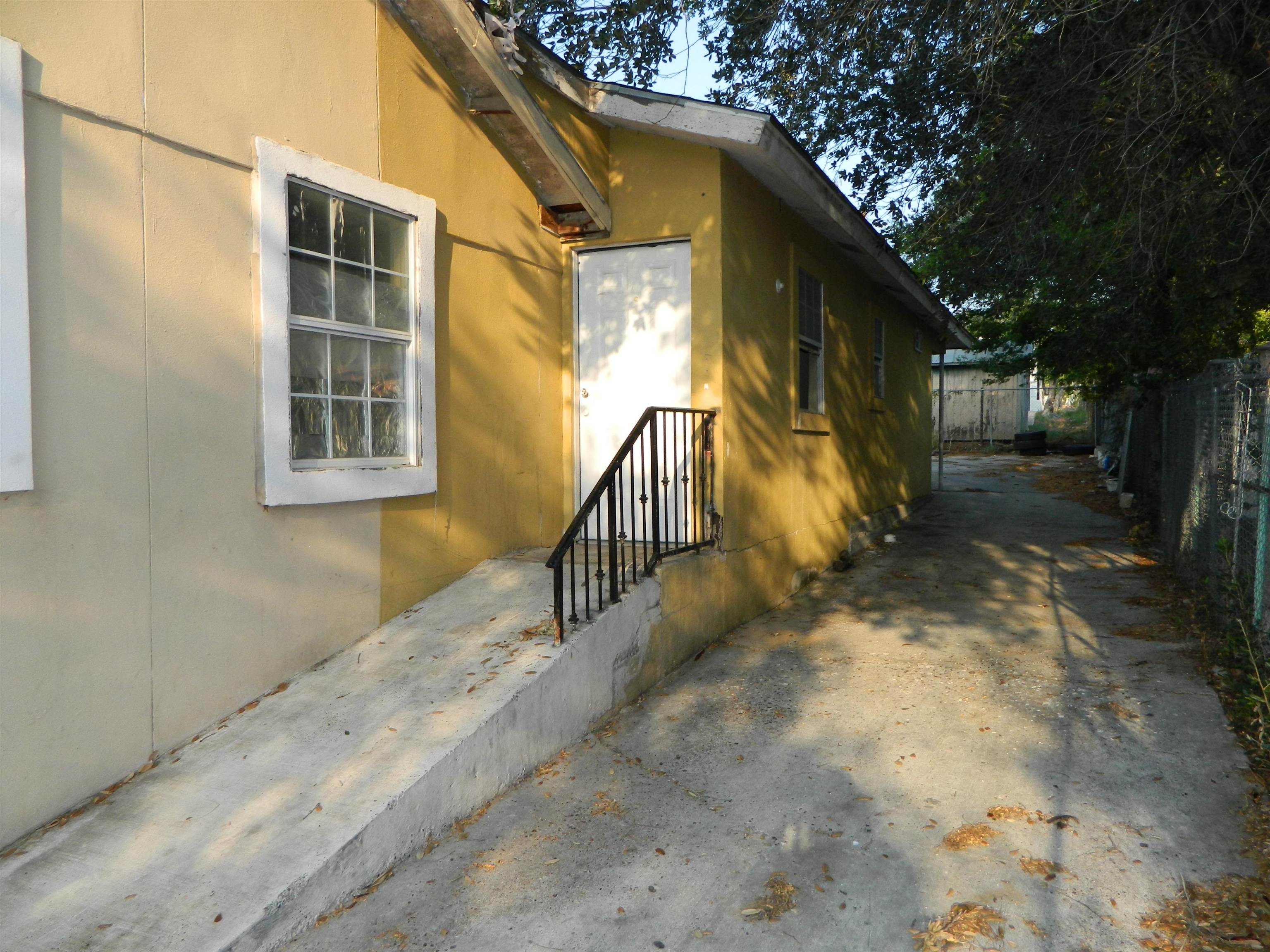 3115 S Jarvis Ave Property Photo 3