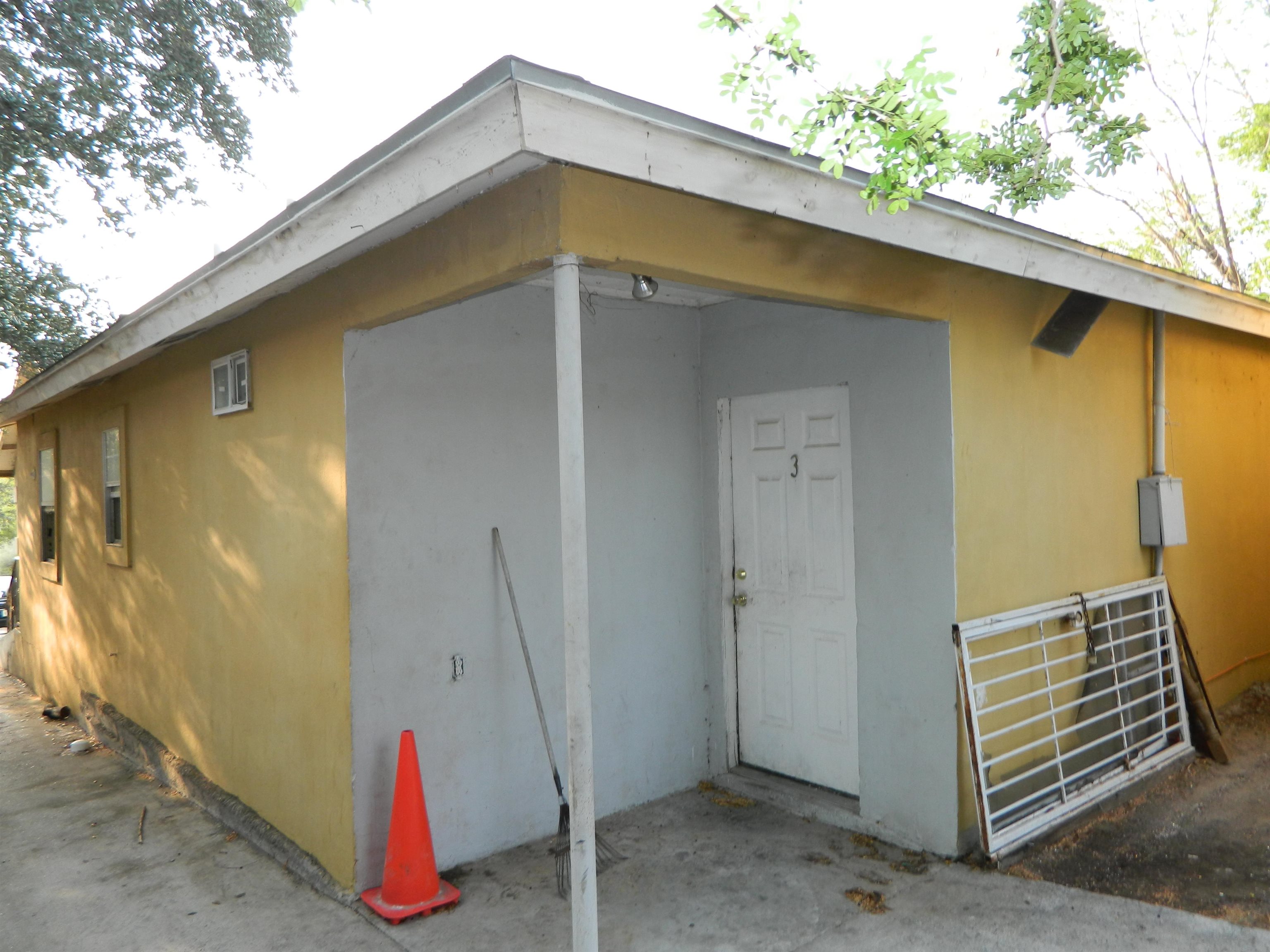 3115 S Jarvis Ave Property Photo 4