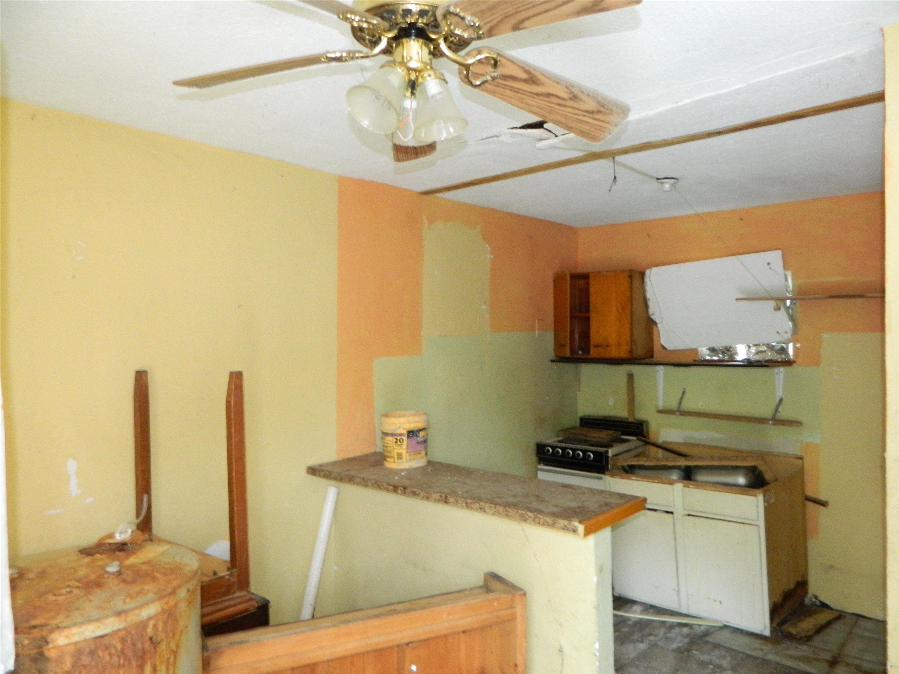 3115 S Jarvis Ave Property Photo 7