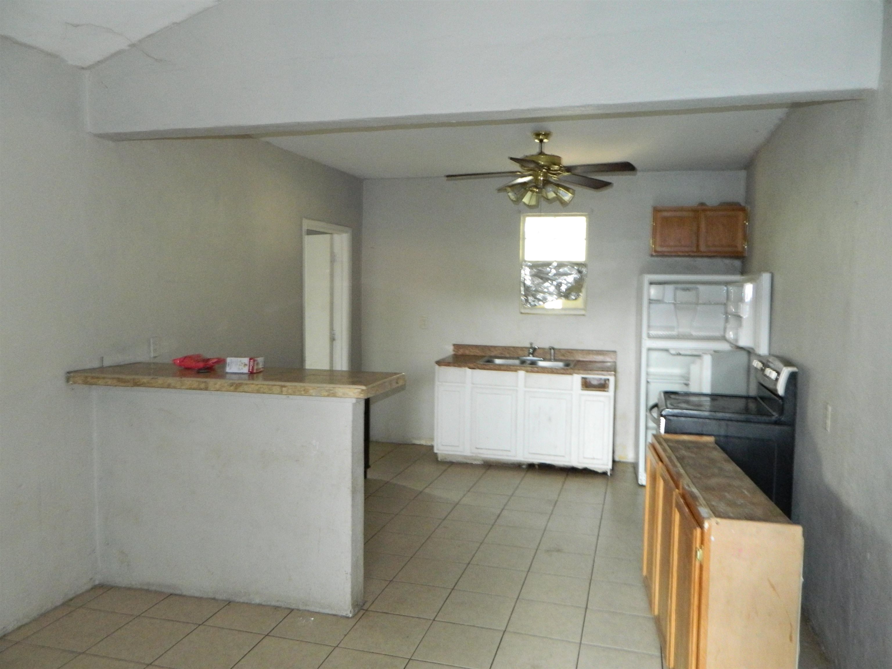 3115 S Jarvis Ave Property Photo 8