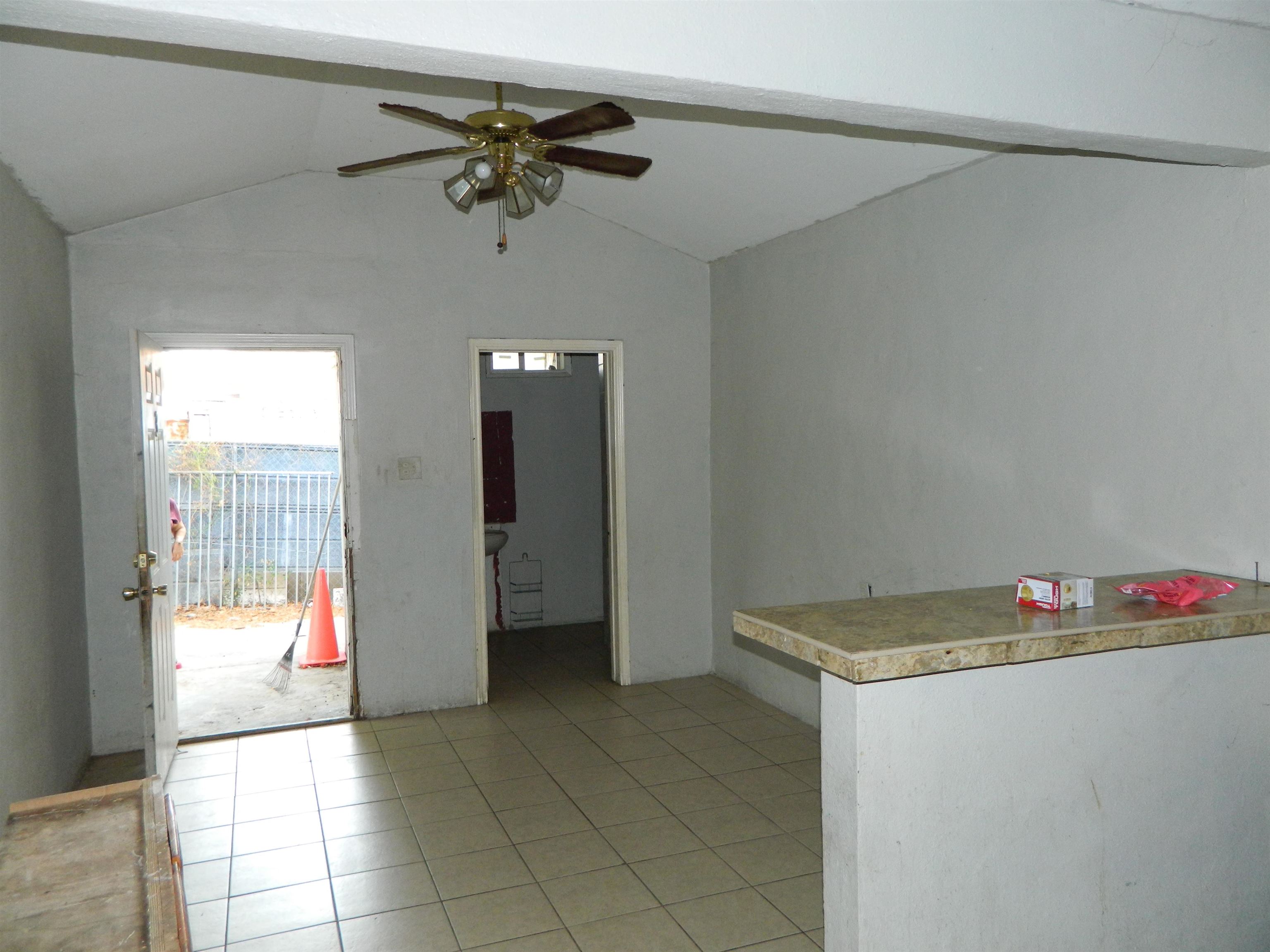 3115 S Jarvis Ave Property Photo 11
