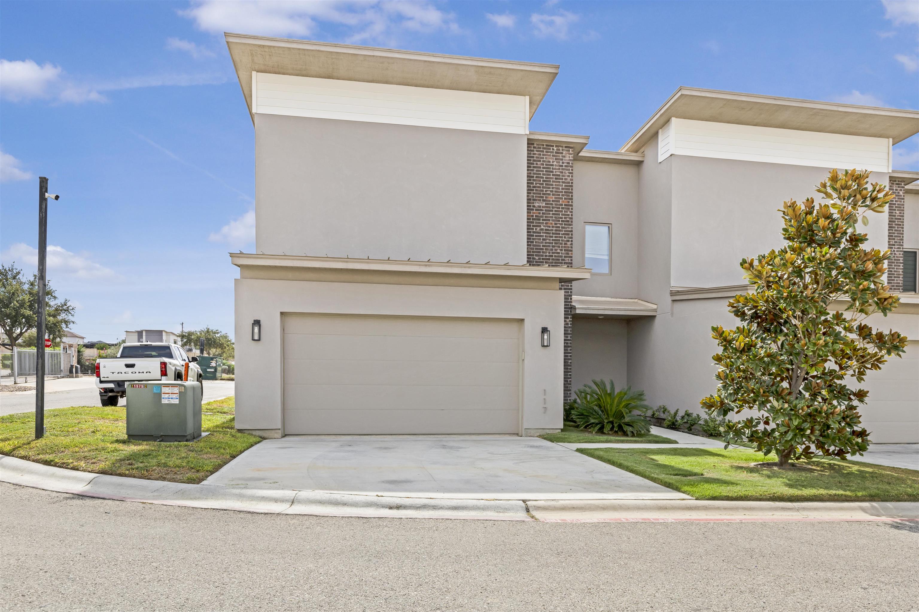 10902 International Blvd 117 Property Photo 1