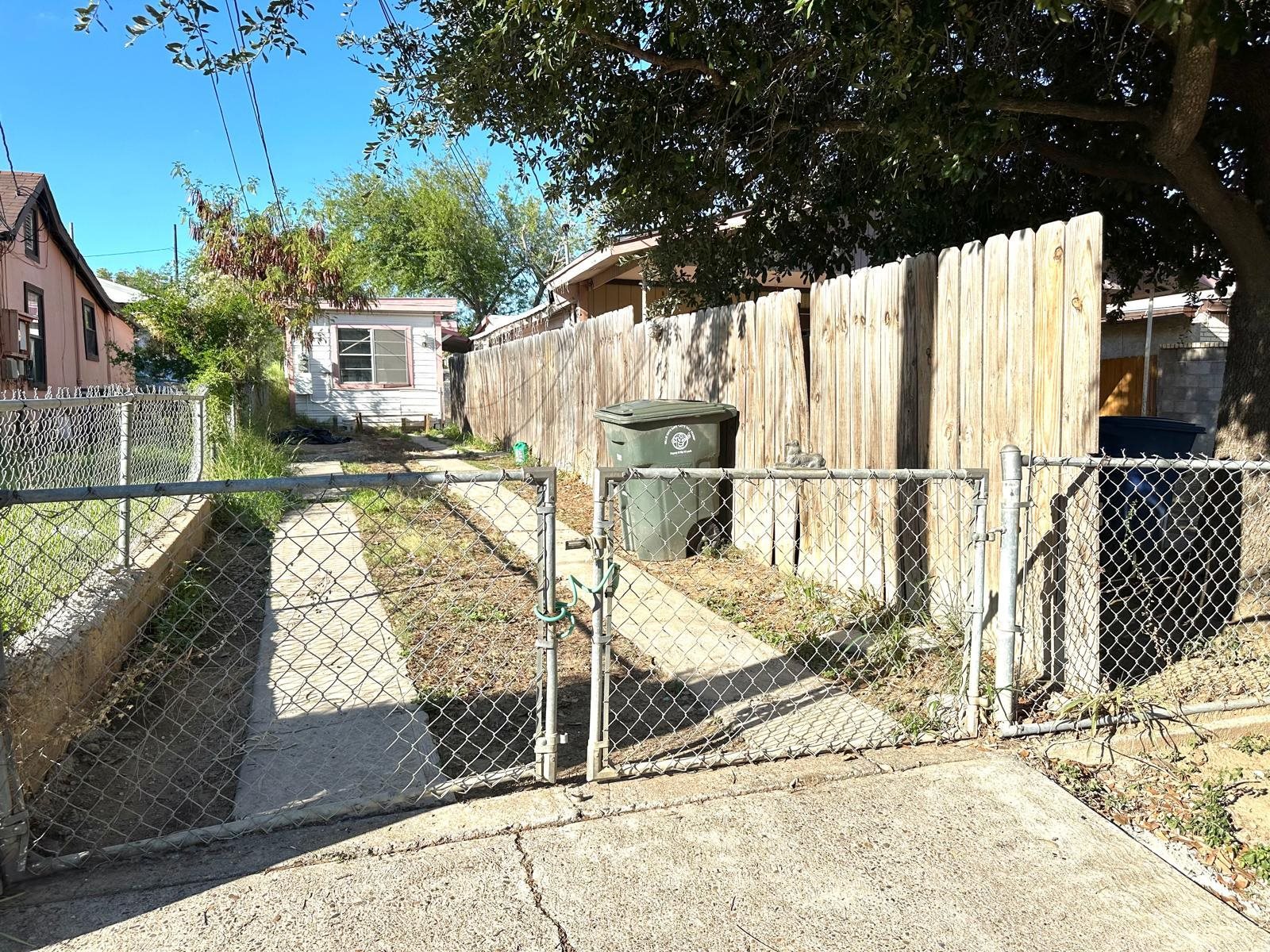 806 O'kane St. B Property Photo 1
