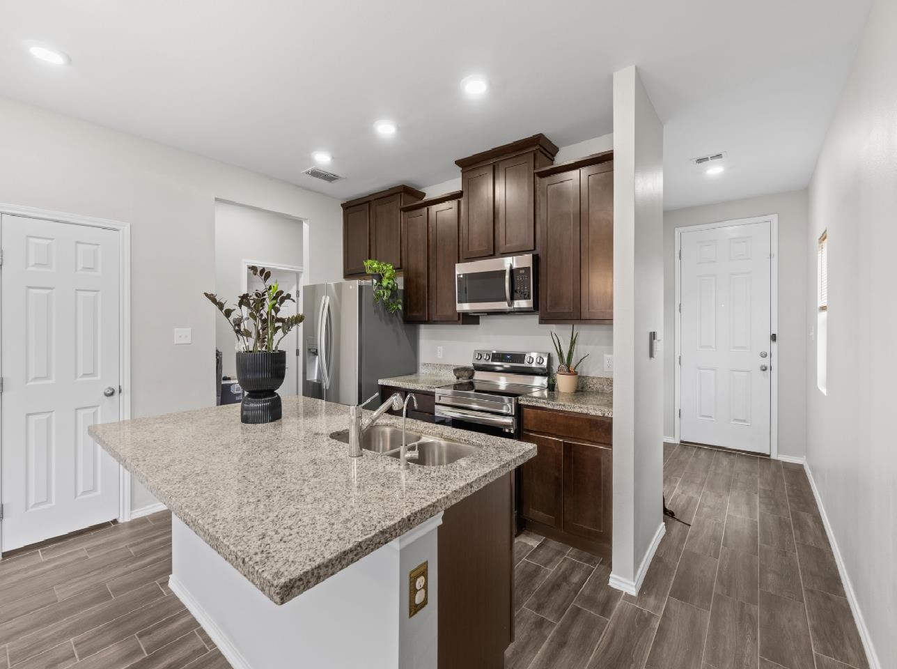 1606 Decano Ln. Property Photo 4