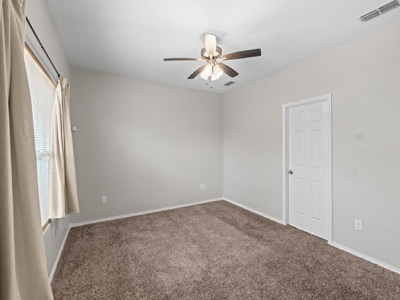 1606 Decano Ln. Property Photo 13