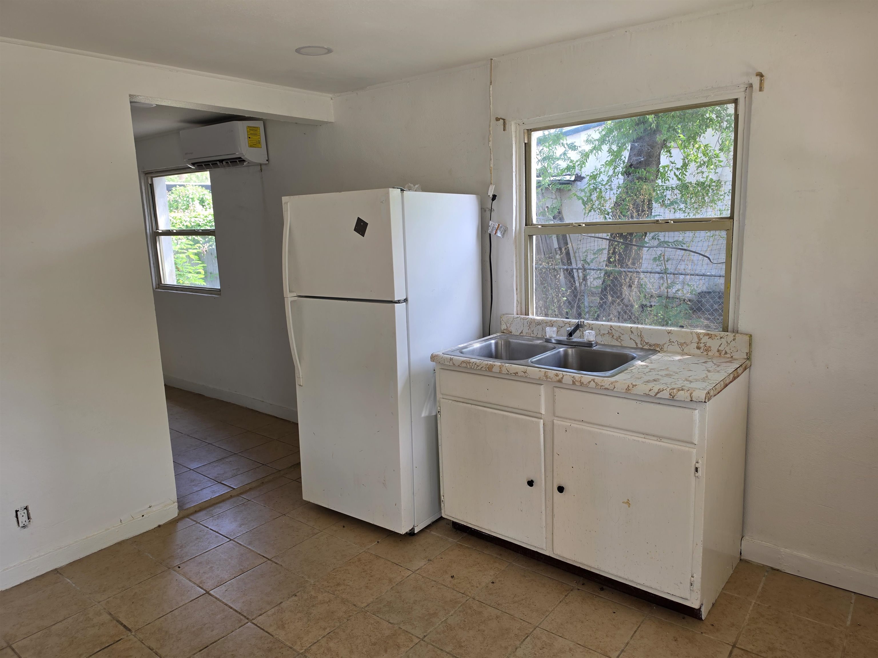 2419 Sanchez St Property Photo 2