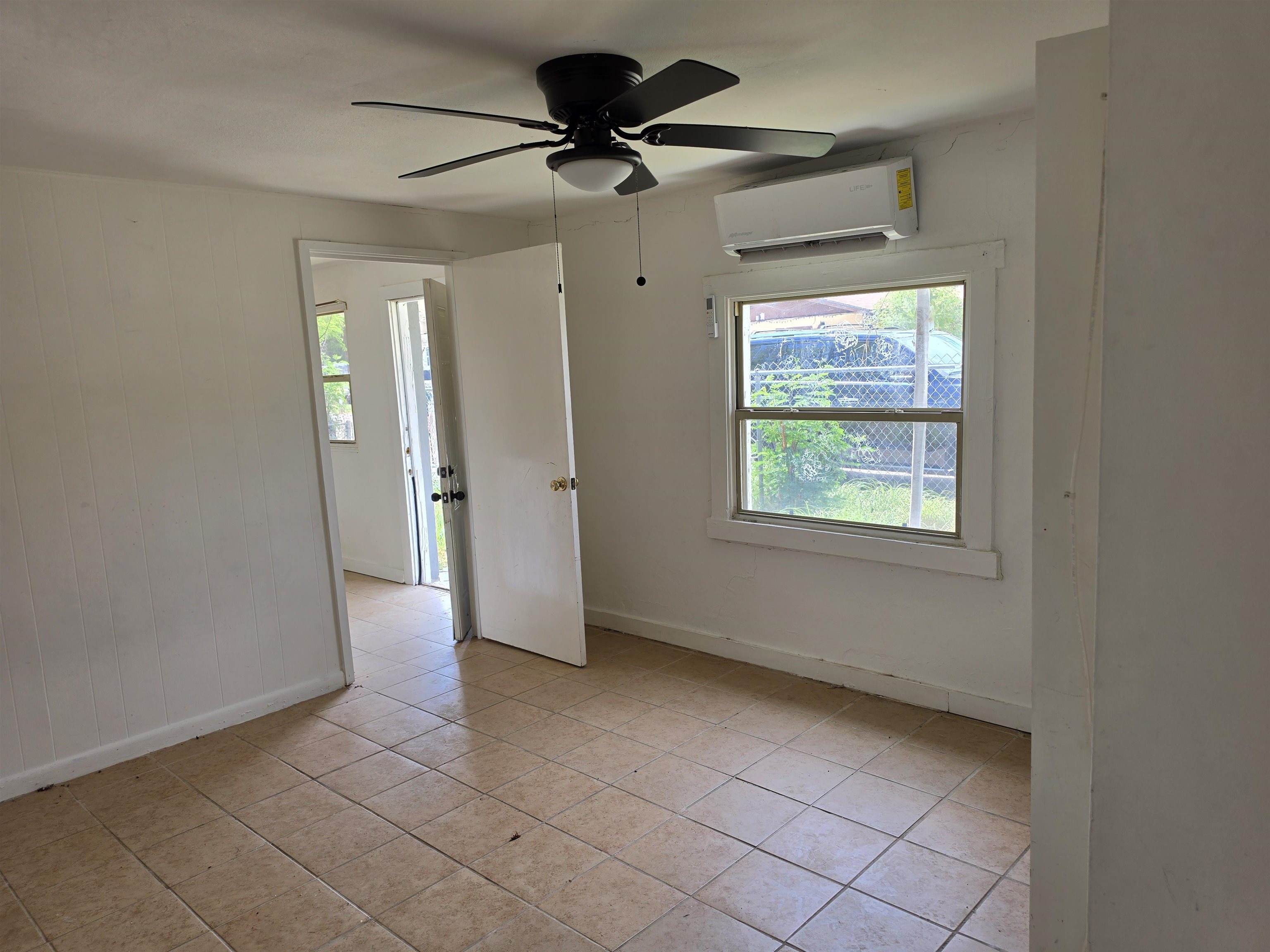 2419 Sanchez St Property Photo 3