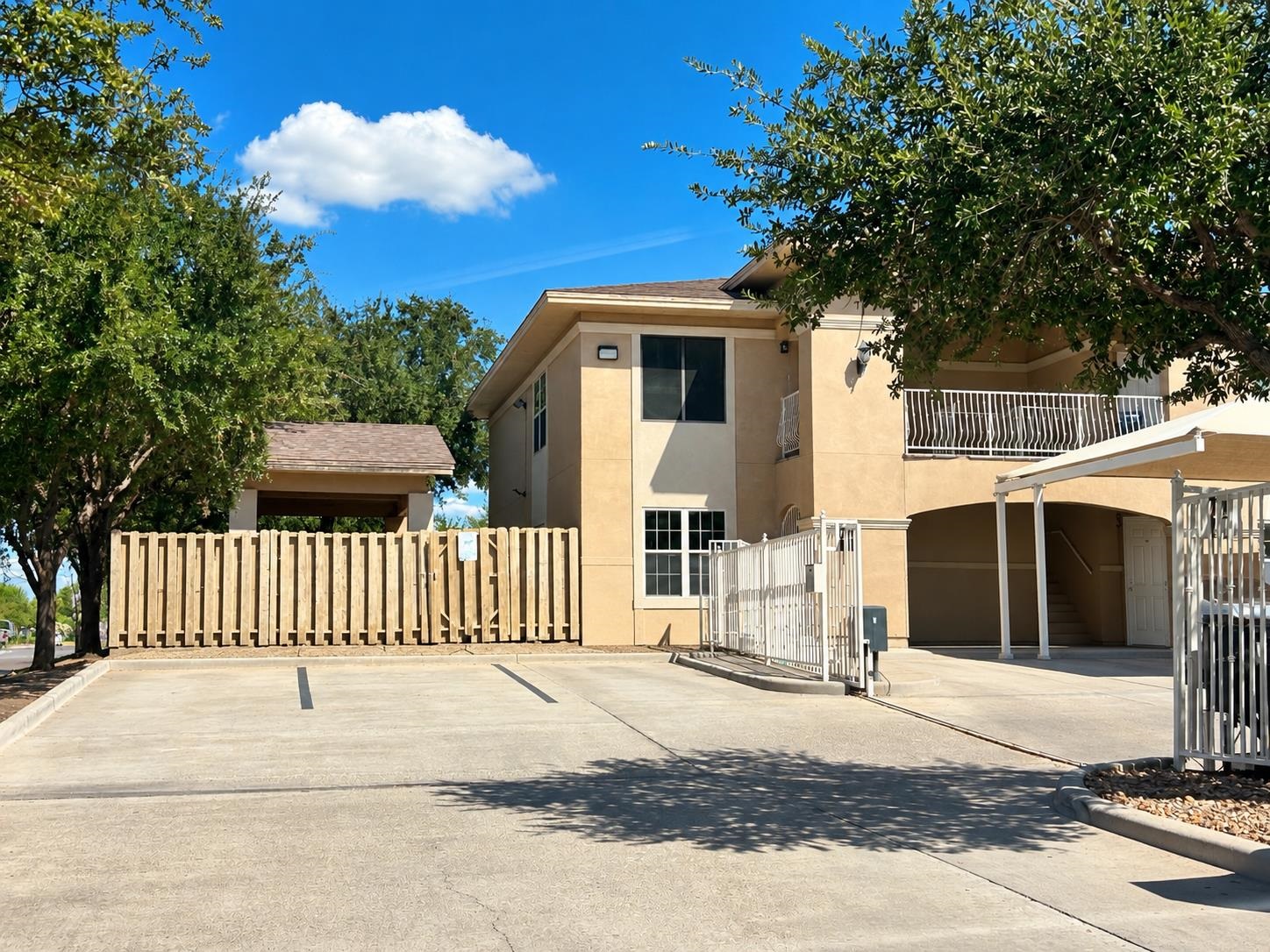 413 Shiloh Dr 101 Property Photo 1