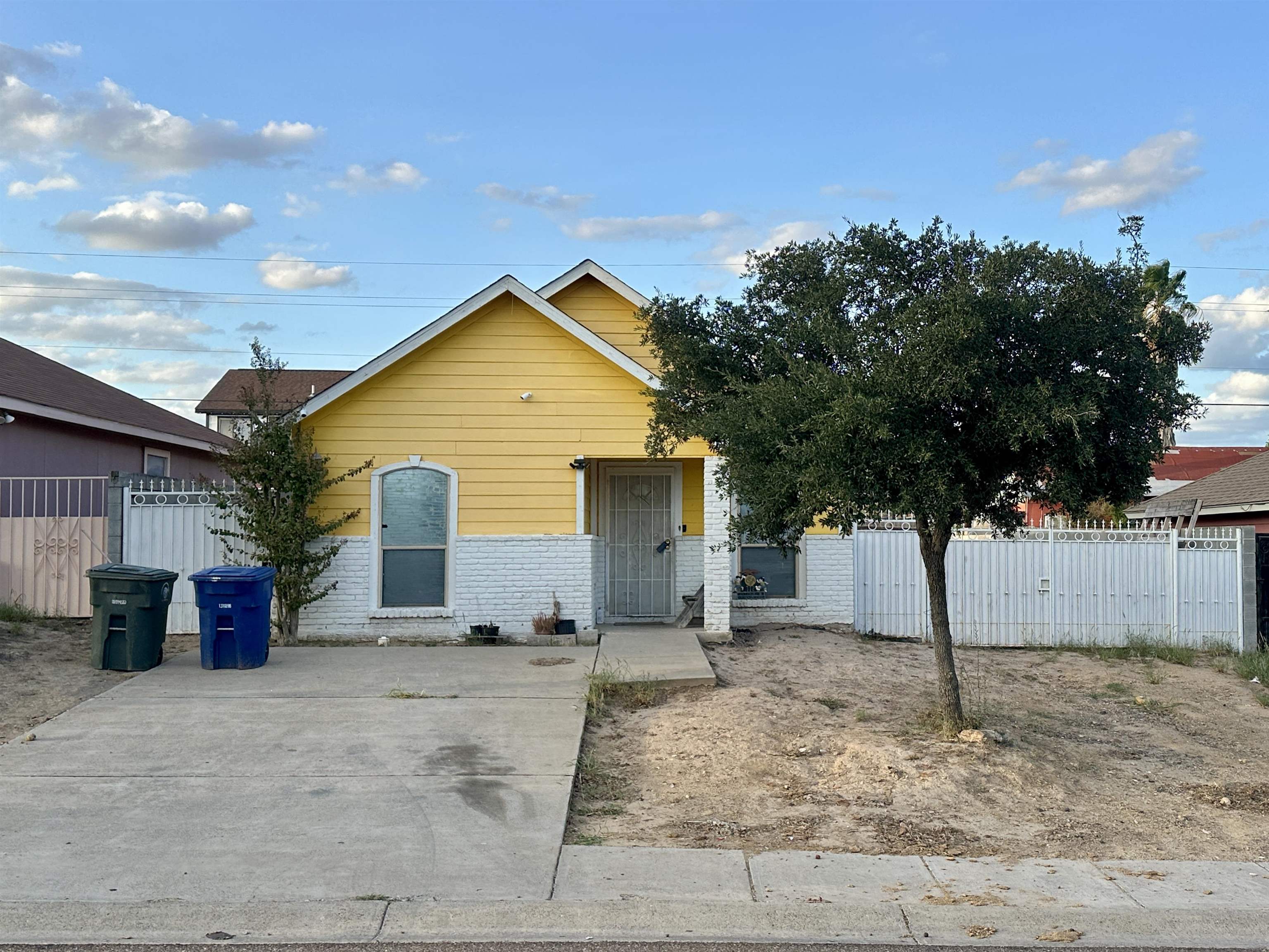 712 Oleander St Property Photo 1
