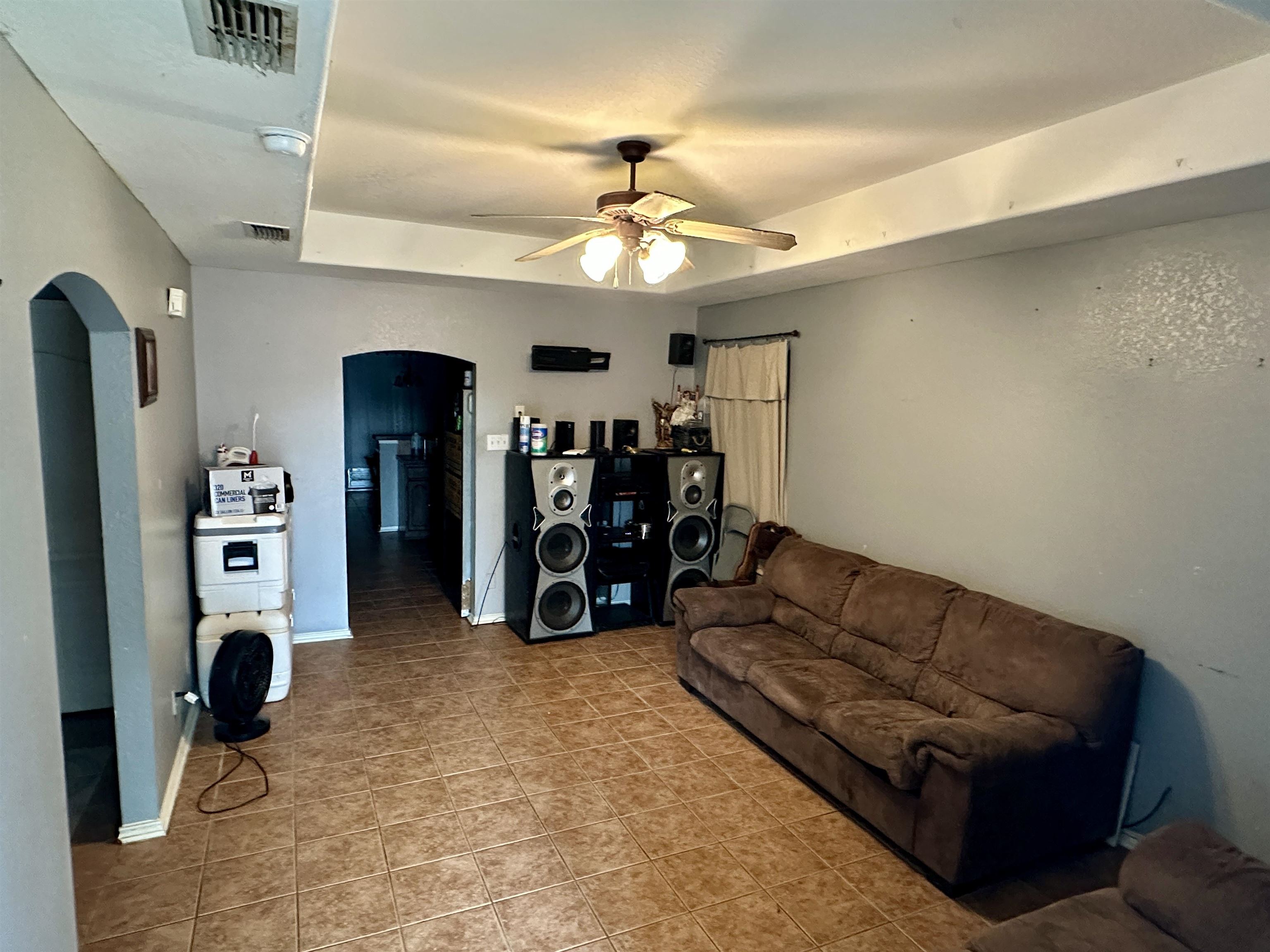 712 Oleander St Property Photo 2