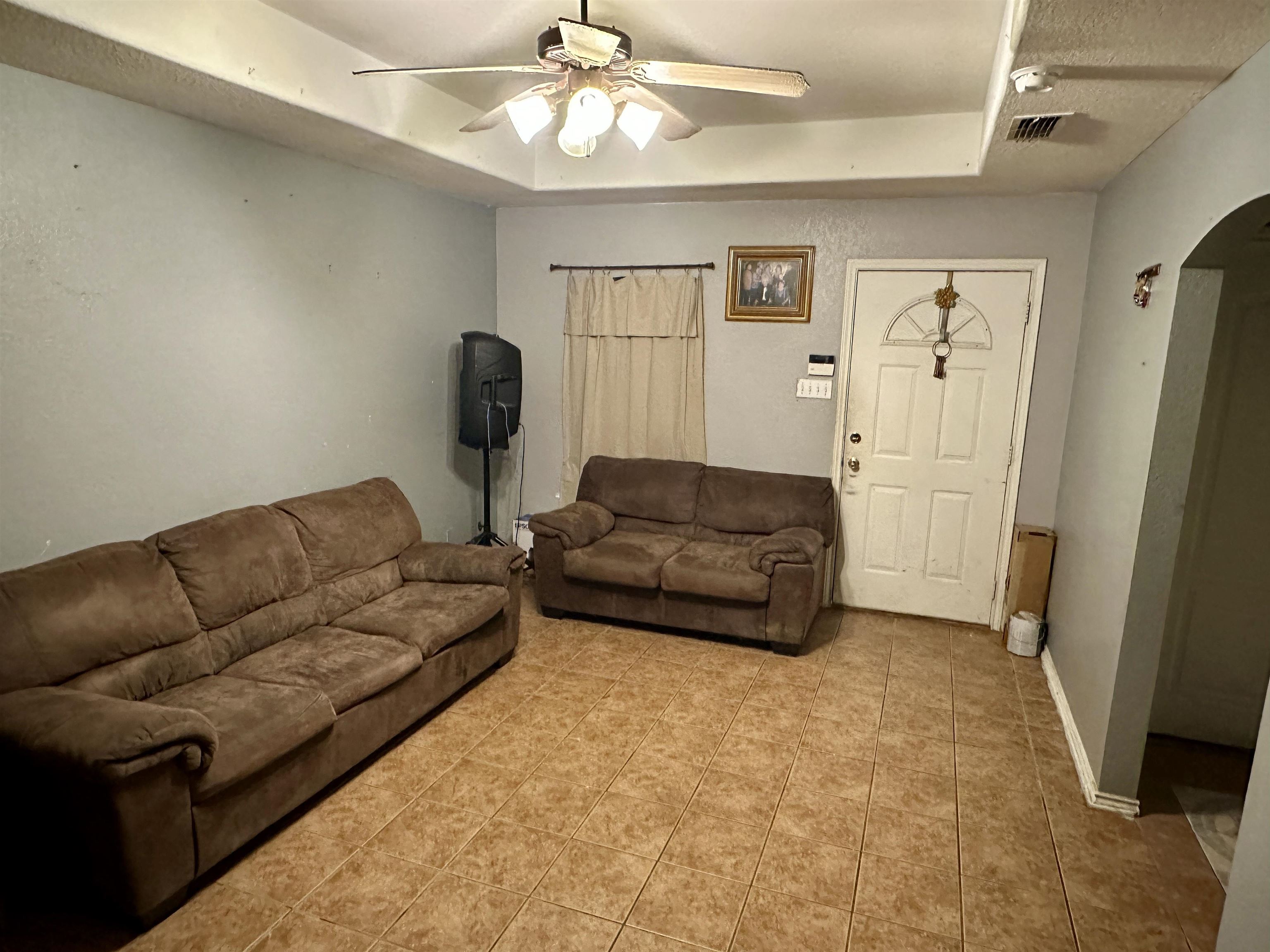 712 Oleander St Property Photo 3