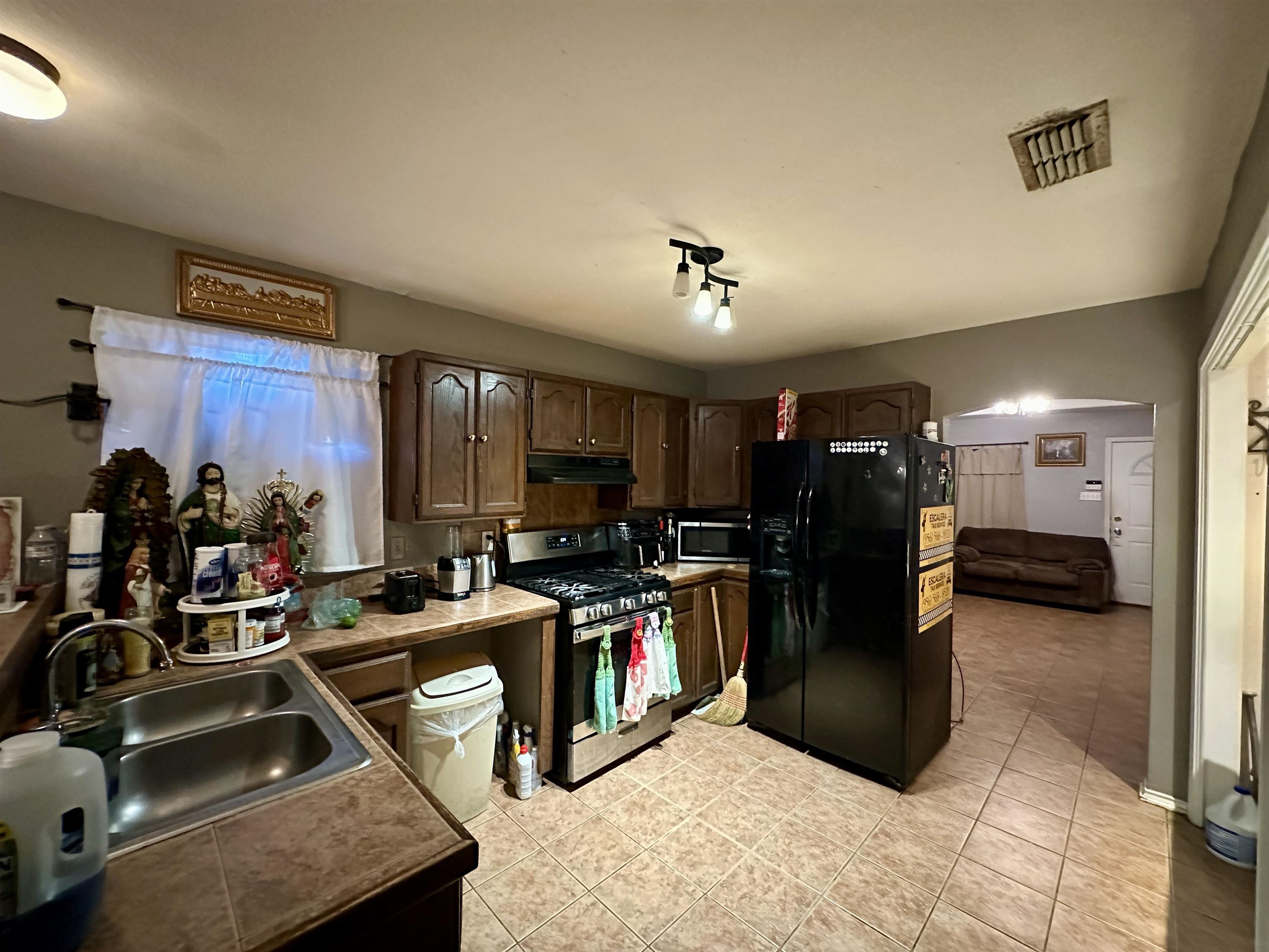 712 Oleander St Property Photo 5