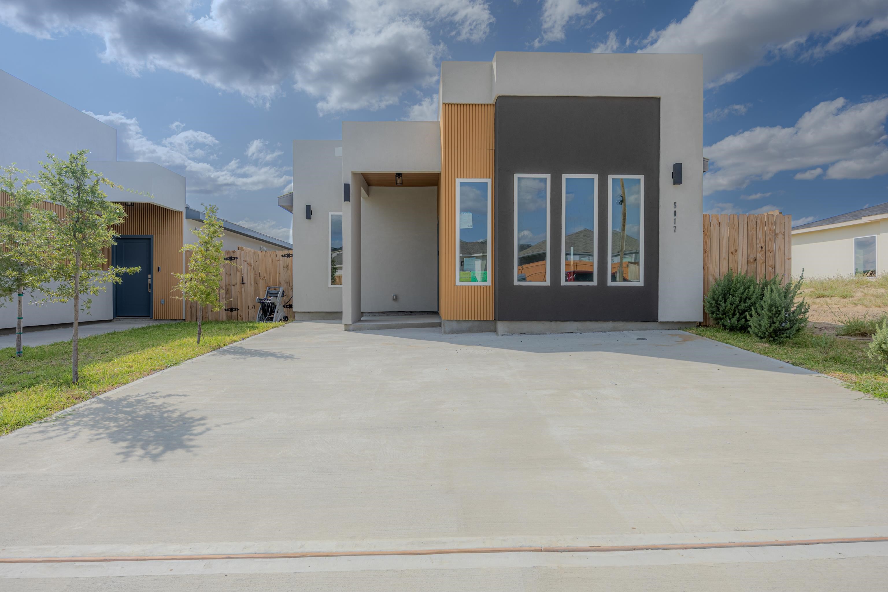 5017 Servando Dr Property Photo 1